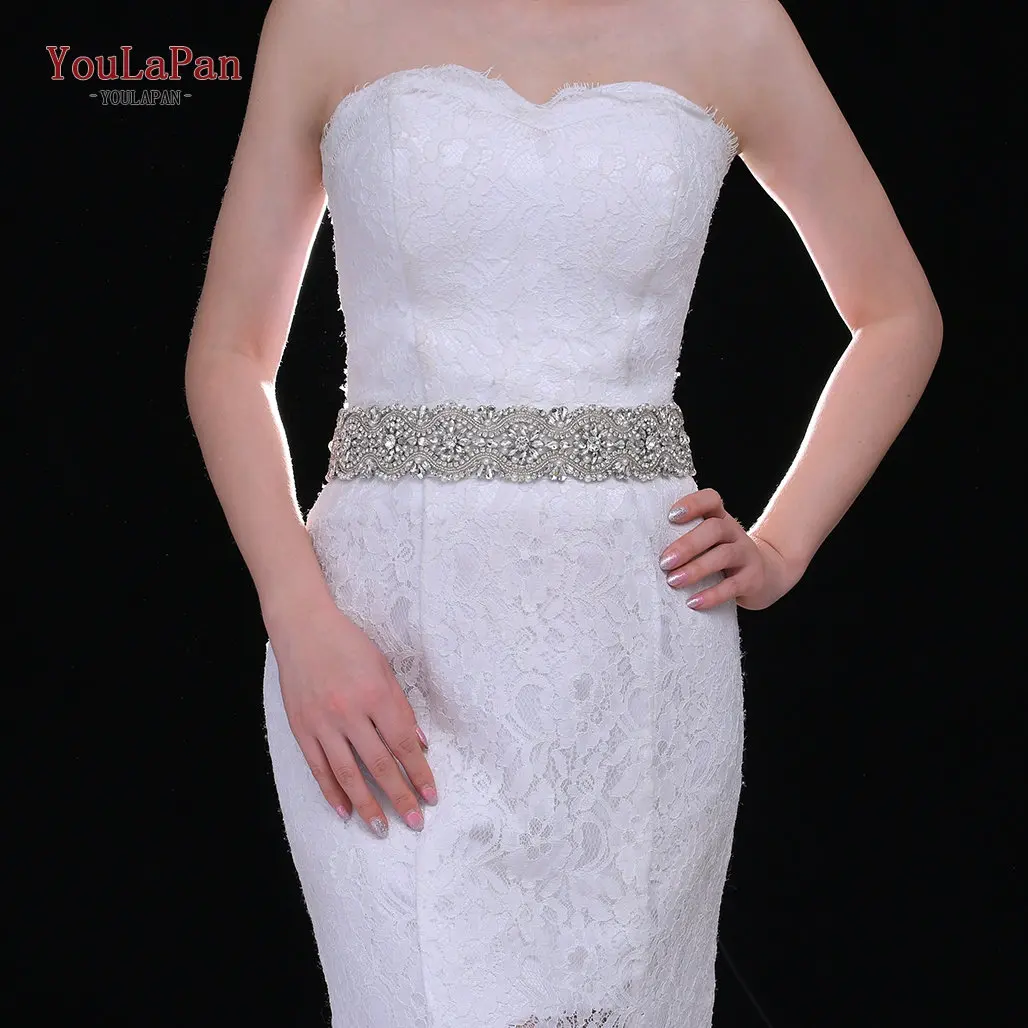 Женский пояс с аппликацией