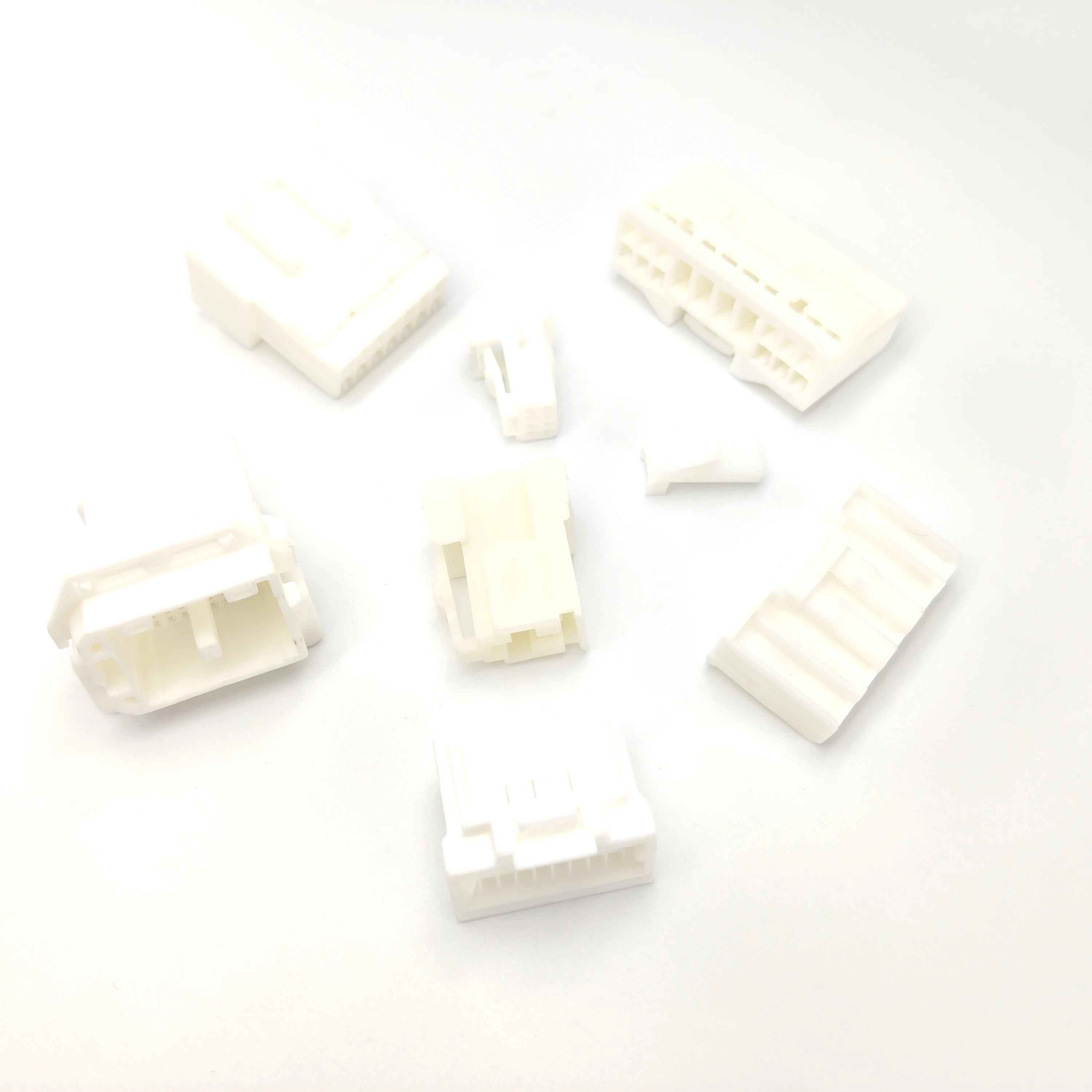 (Electronic Components) usd 5.9667 automotive connector original 2410773-1