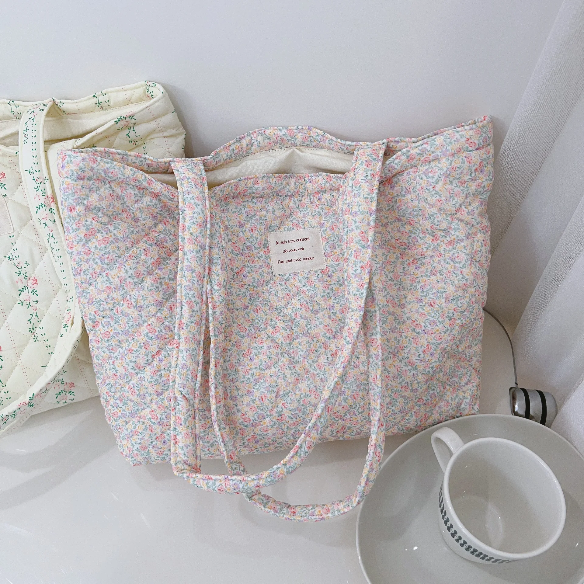 Korean INS Fashion Flower Design Girl Reusable Shopping Bag Customized Fancy Quilted Cotton Travel Beach Handbag