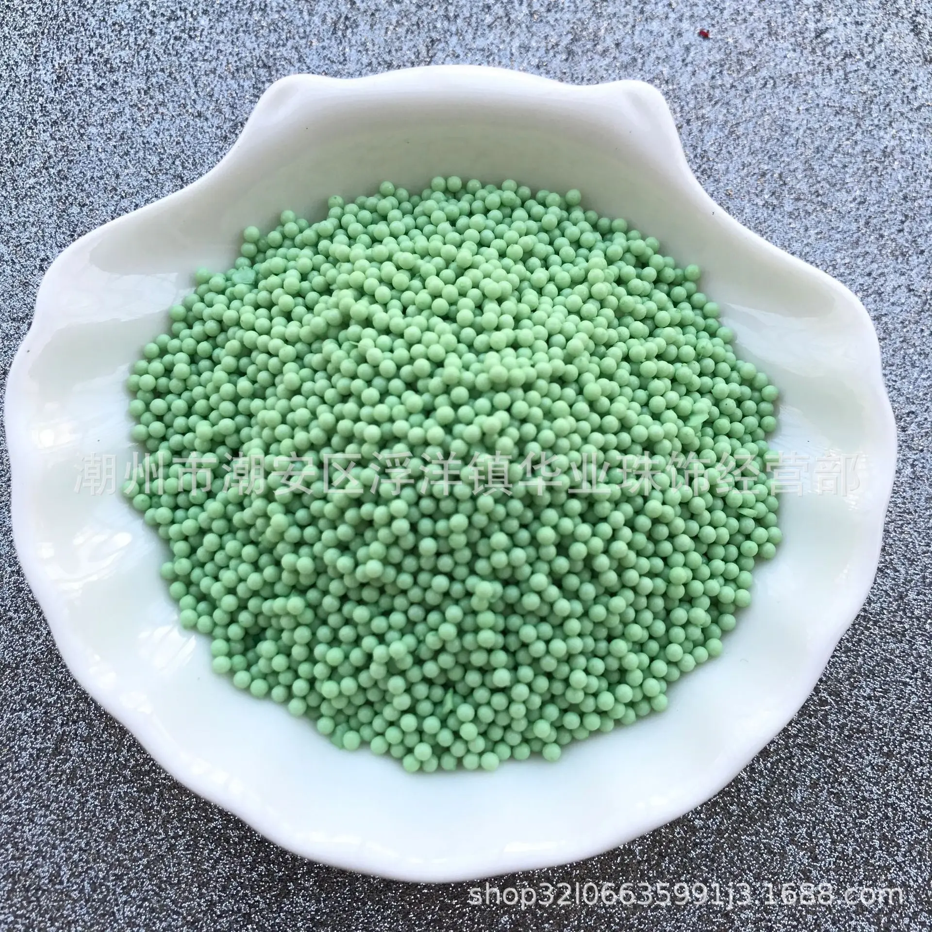 Plastic bead decoration material for aquarium, color and size can be customized