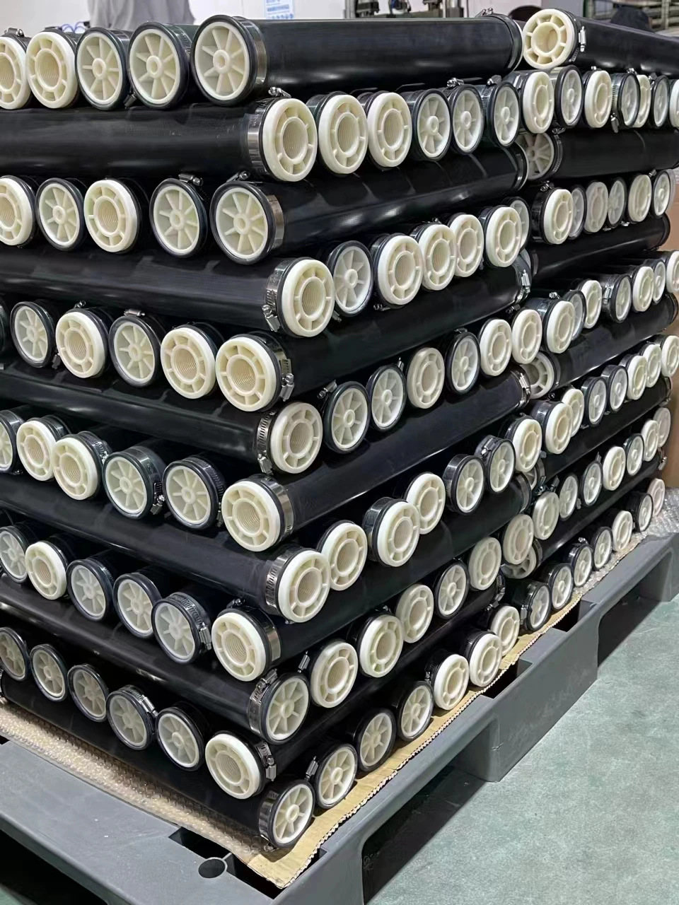 China Made EPDM SILICONE Membrane Micro Fine Bubble Diffuser Bubble Aerator Tube for Shrimp Pool Industrial Wastewater Treatment