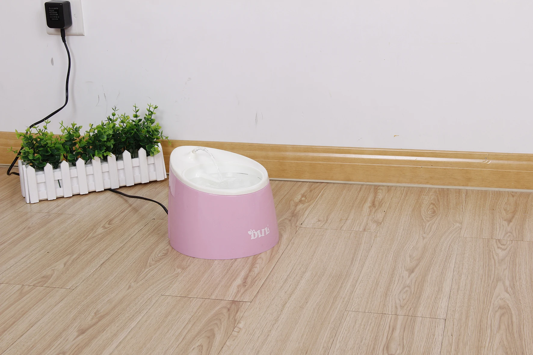  Модный автоматический питьевой фонтан для домашних животных на батарейках