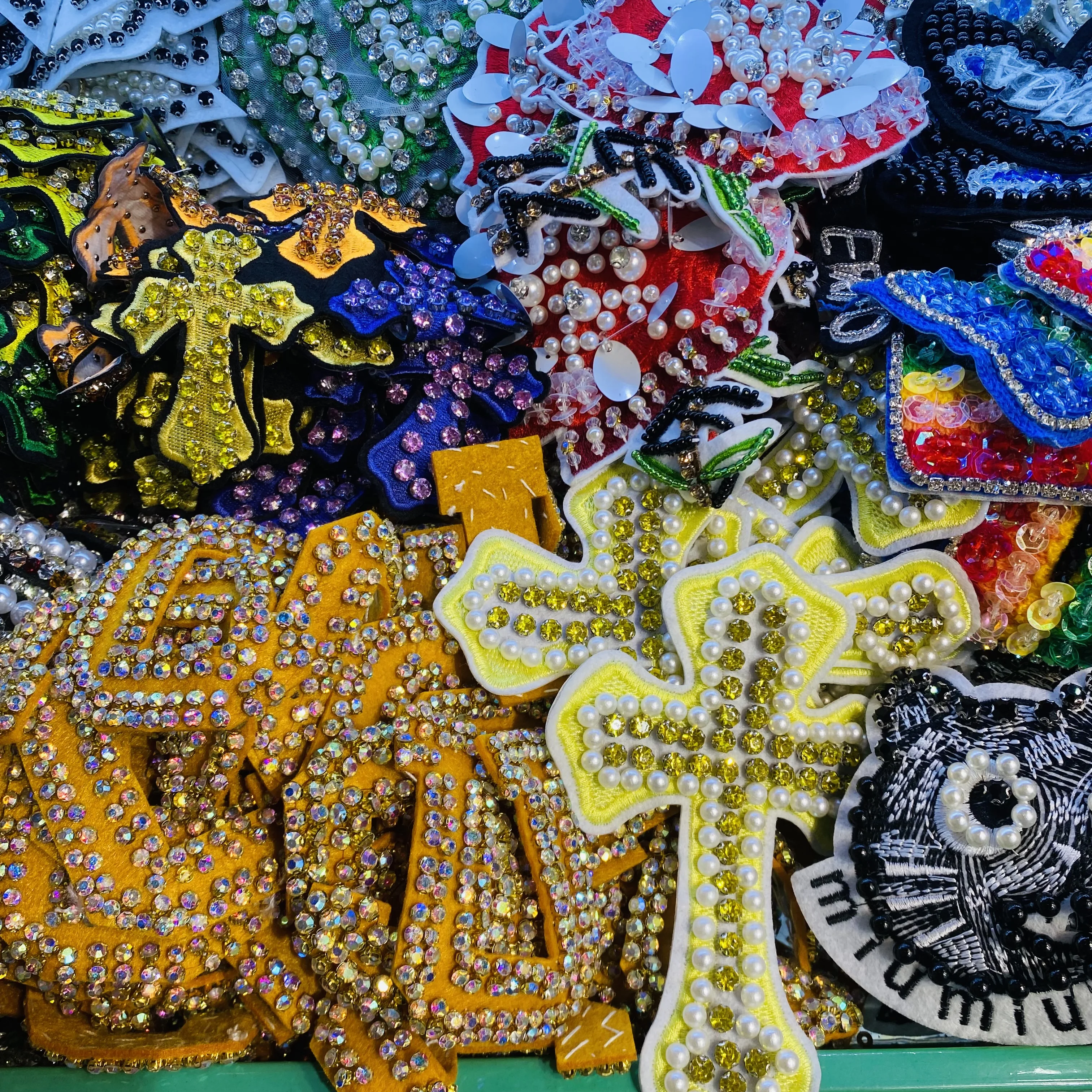 Famous Brands Patch Handmade Badges Appliques logo Stock Patches