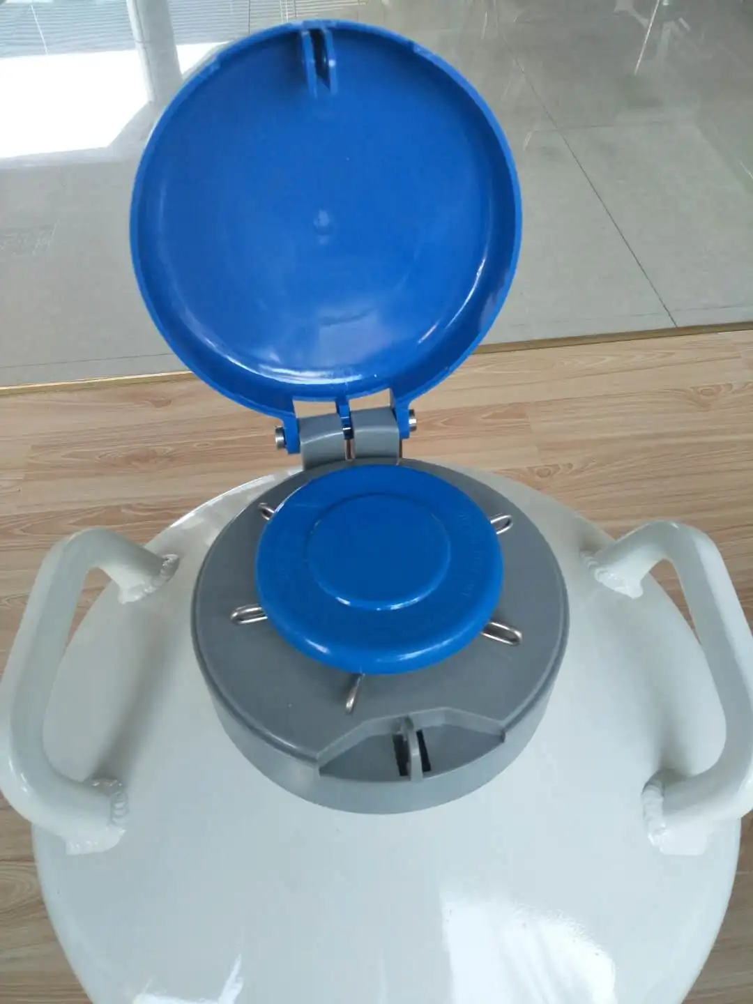 YDS-20 Animal Semen Tank 20L Liquid Nitrogen Thermos For Artificial Insemination