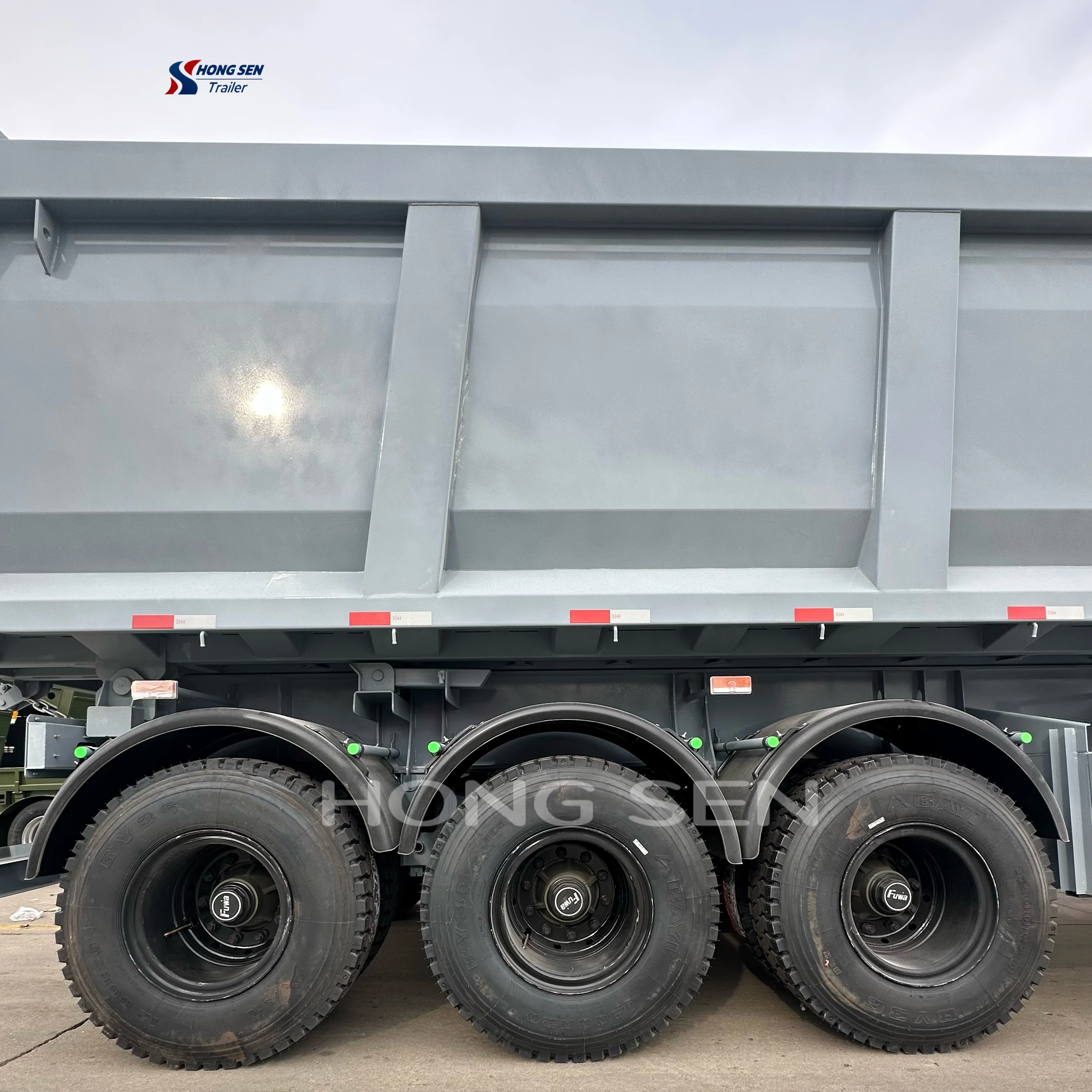 Hongsen Heavy-Duty 3-Axis Rear Dump Truck Semi-Trailers U-Shaped Design for Used Transportation of Rocks Ores Coal Etc
