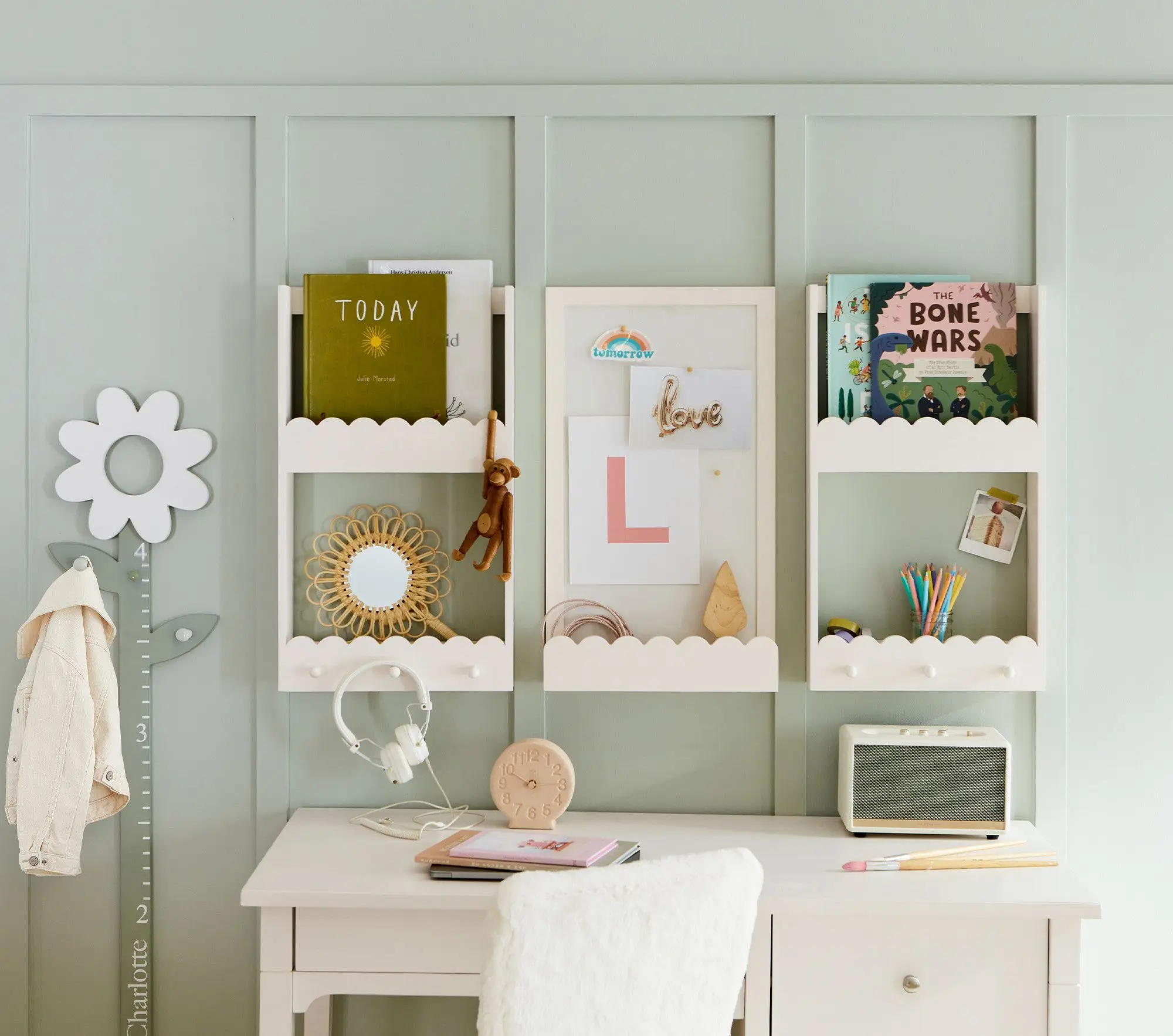 202408 custom Scalloped Wood Shelves Baby Montessori Wood Floating Shelves kid arts and craft organizer Scalloped Wall Organizer