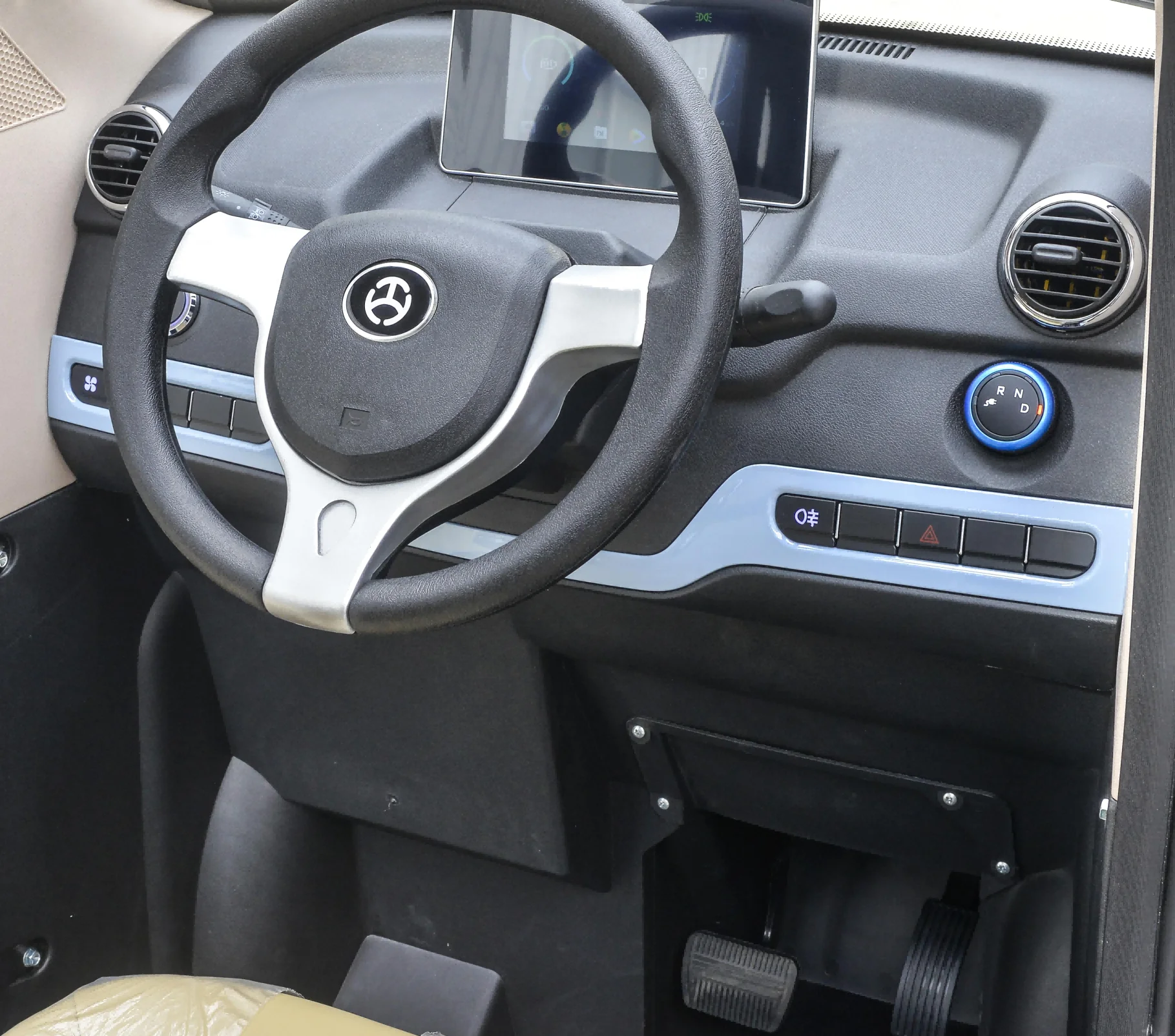 New arrival EEC COC four wheels two seater closed mini personal electric utility vehicle for selling