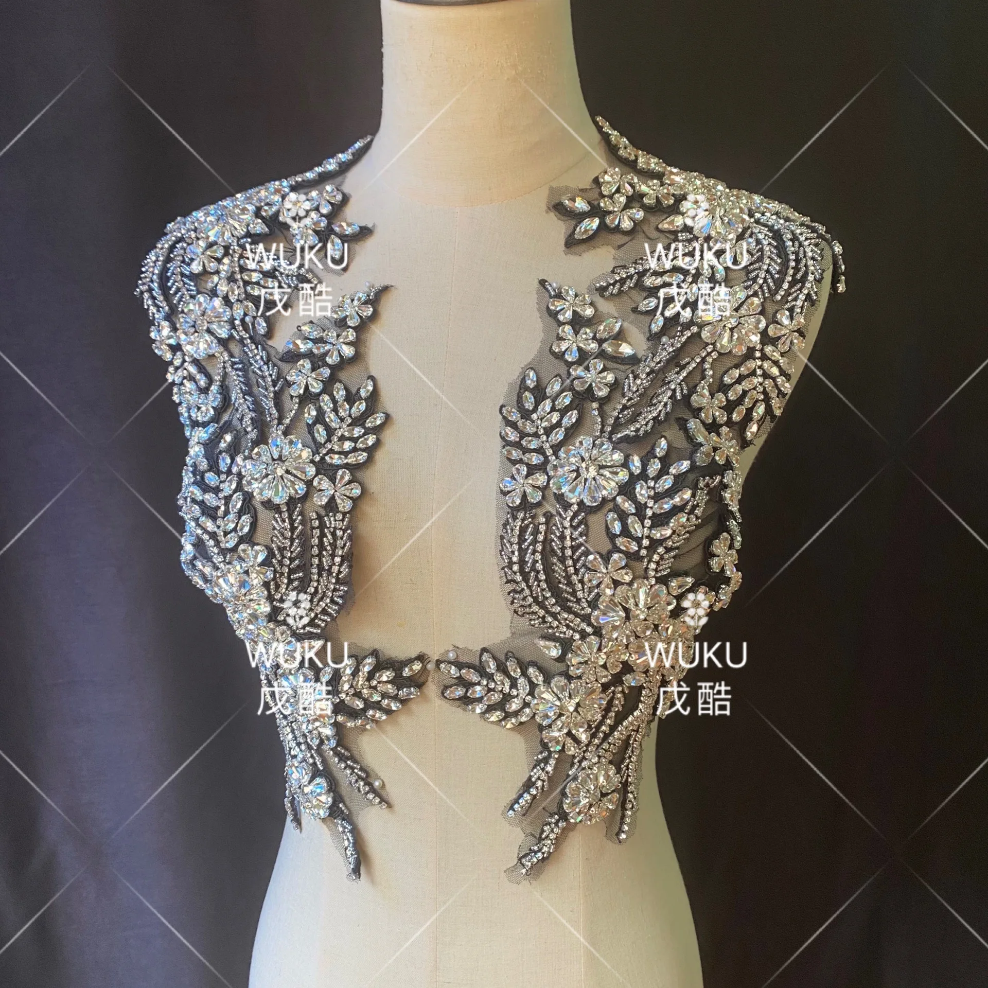 Аппликация из хрустального кружева с черным кружевом