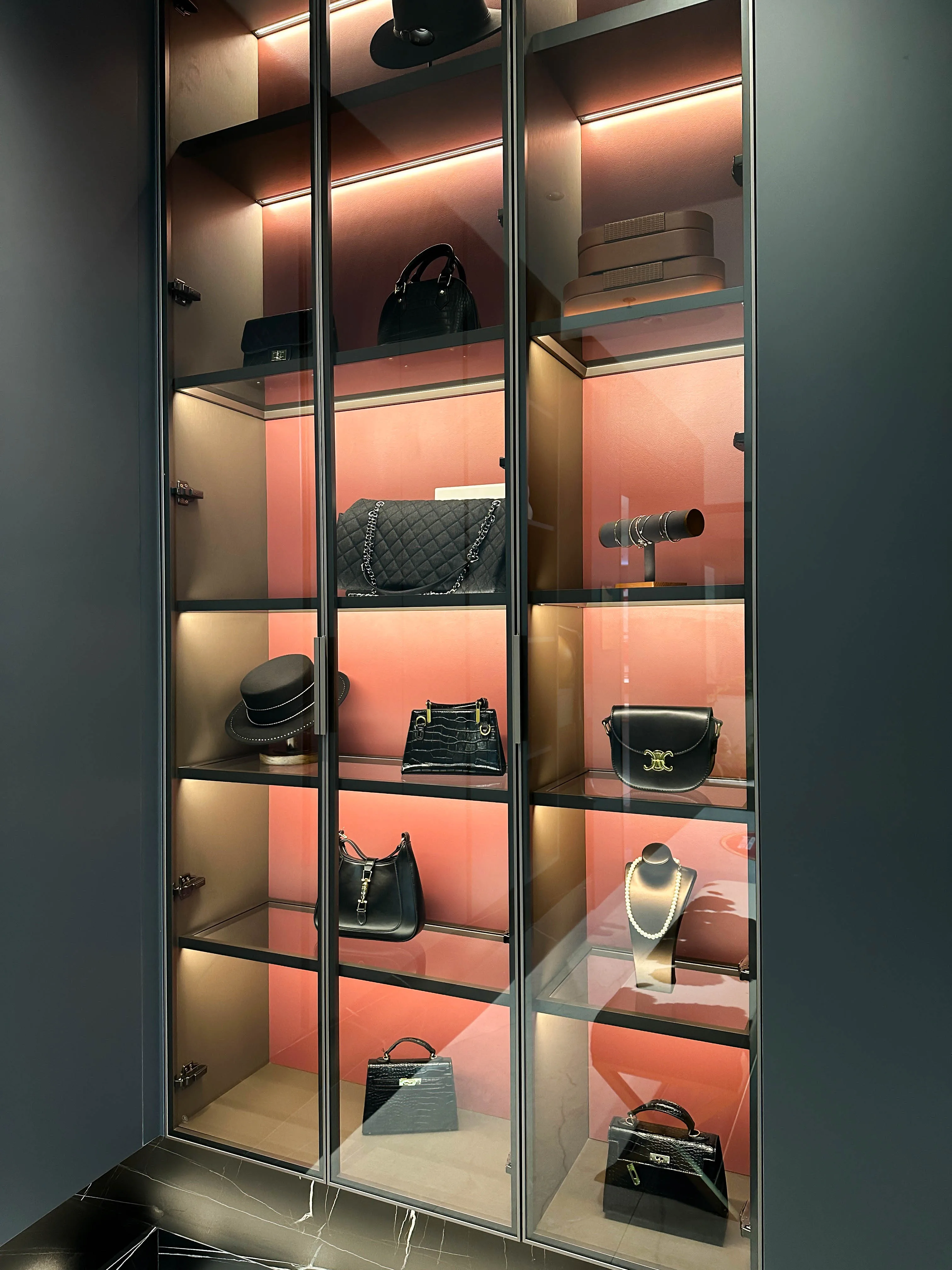 2024 Eco-Friendly Materials Wooden Entryway Cabinet Italian Style Entryway Cabinet Customizable Size Color