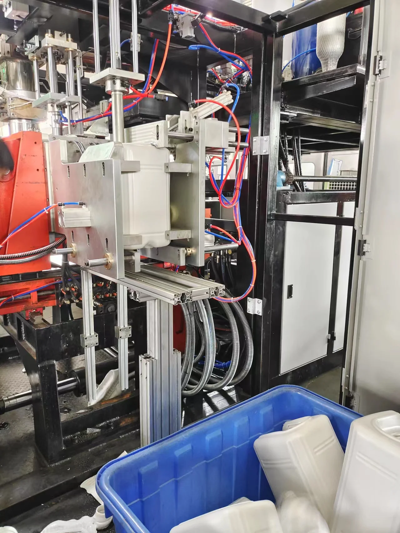 Tonva TVHS-20L Stackable Jerrcan Extrusion Blow Moulding Machine