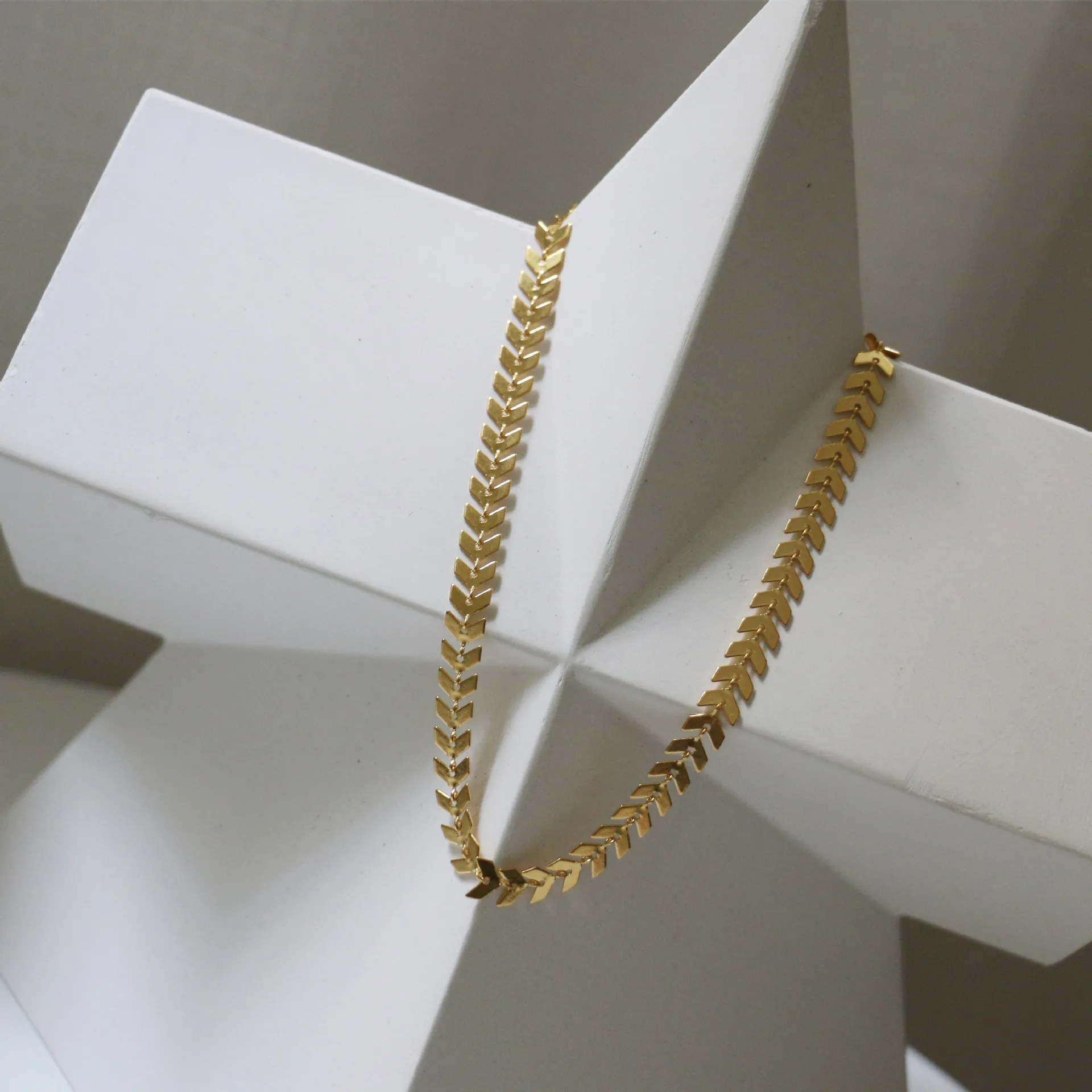 
Peace Olive Leaf Necklace Arrow V-Neck Choker Stack Necklace Fish Bone Chain Collar Necklace for Women 