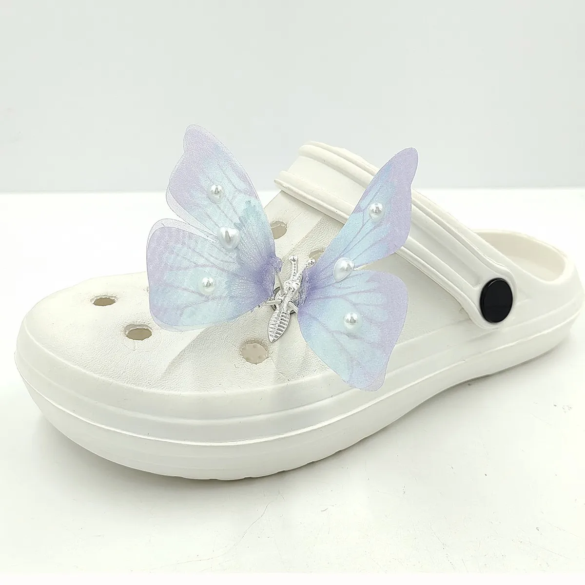 Butterfly hole shoe buckle Pearl three-dimensional hole shoe buckle