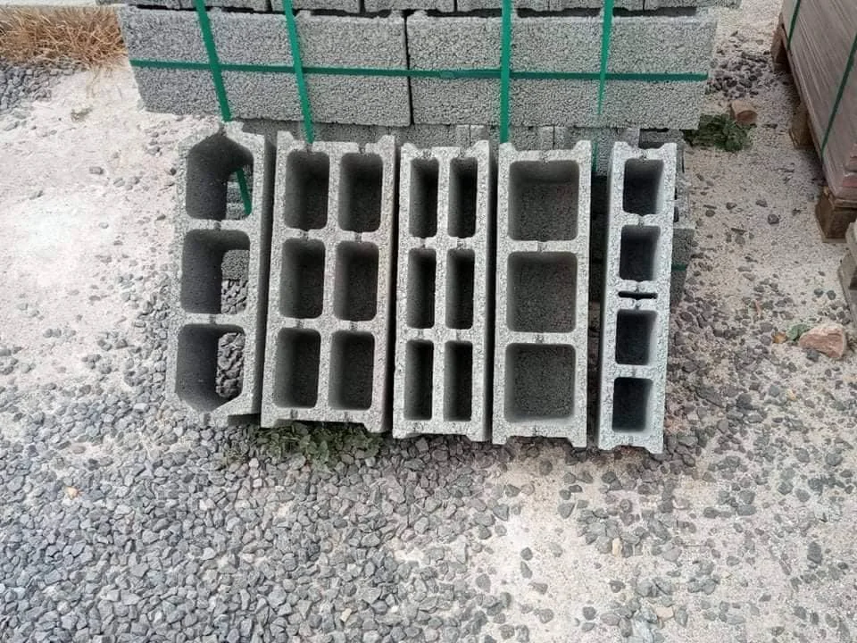 Roof cap block