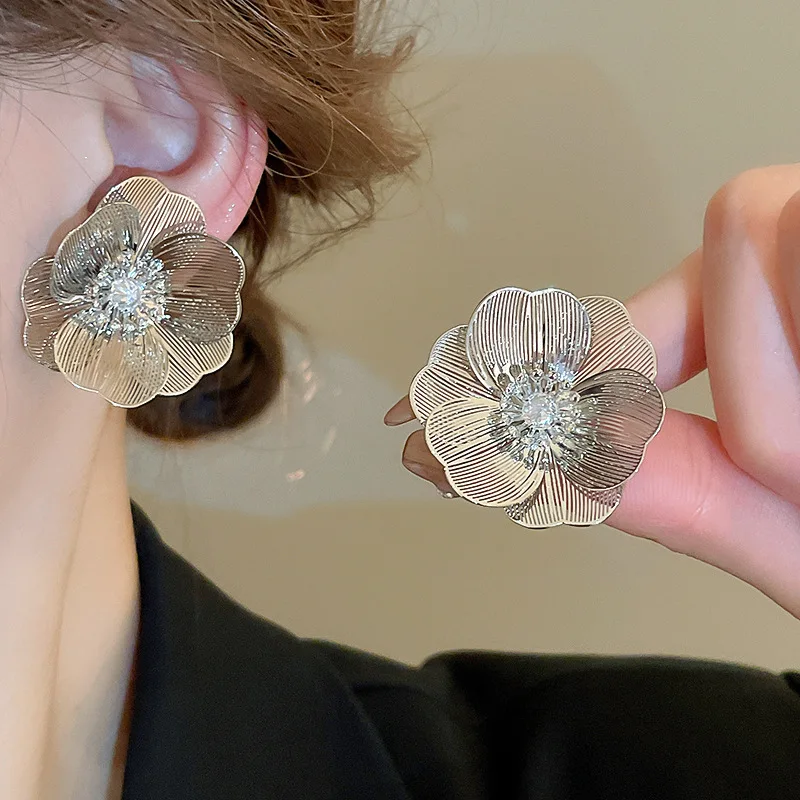 Yingtong Trendy Big Gold Copper Zircon Crystal Flower Stud Earrings 2024 Antiallergic 925 Silver Post Earrings Women Jewelry