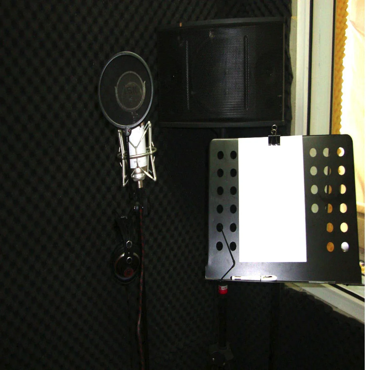 Ceiling-Mounted Cotton Acoustic Foam Panels Flame Retardant Super Sound Insulation Wave Shape for Studio Hotel Applications