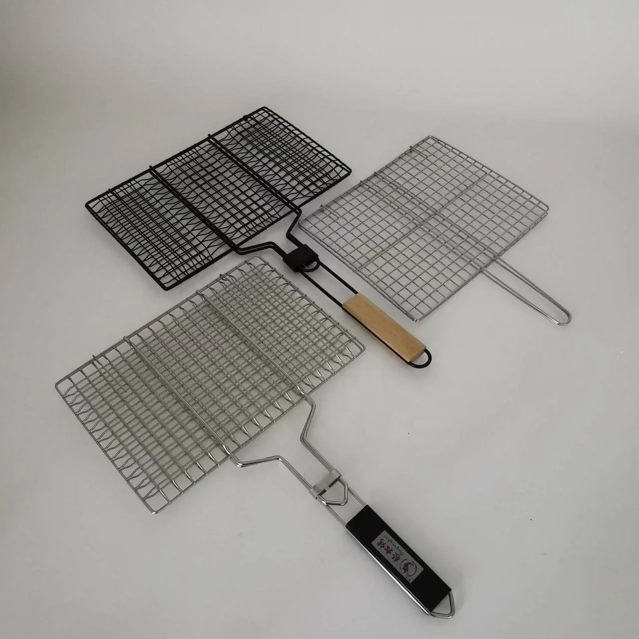 2023 Hot Sale Commercial Chrome Plated Barbecue Fish Grill Basket Wire Mesh BBQ Grid with Plastic Handle