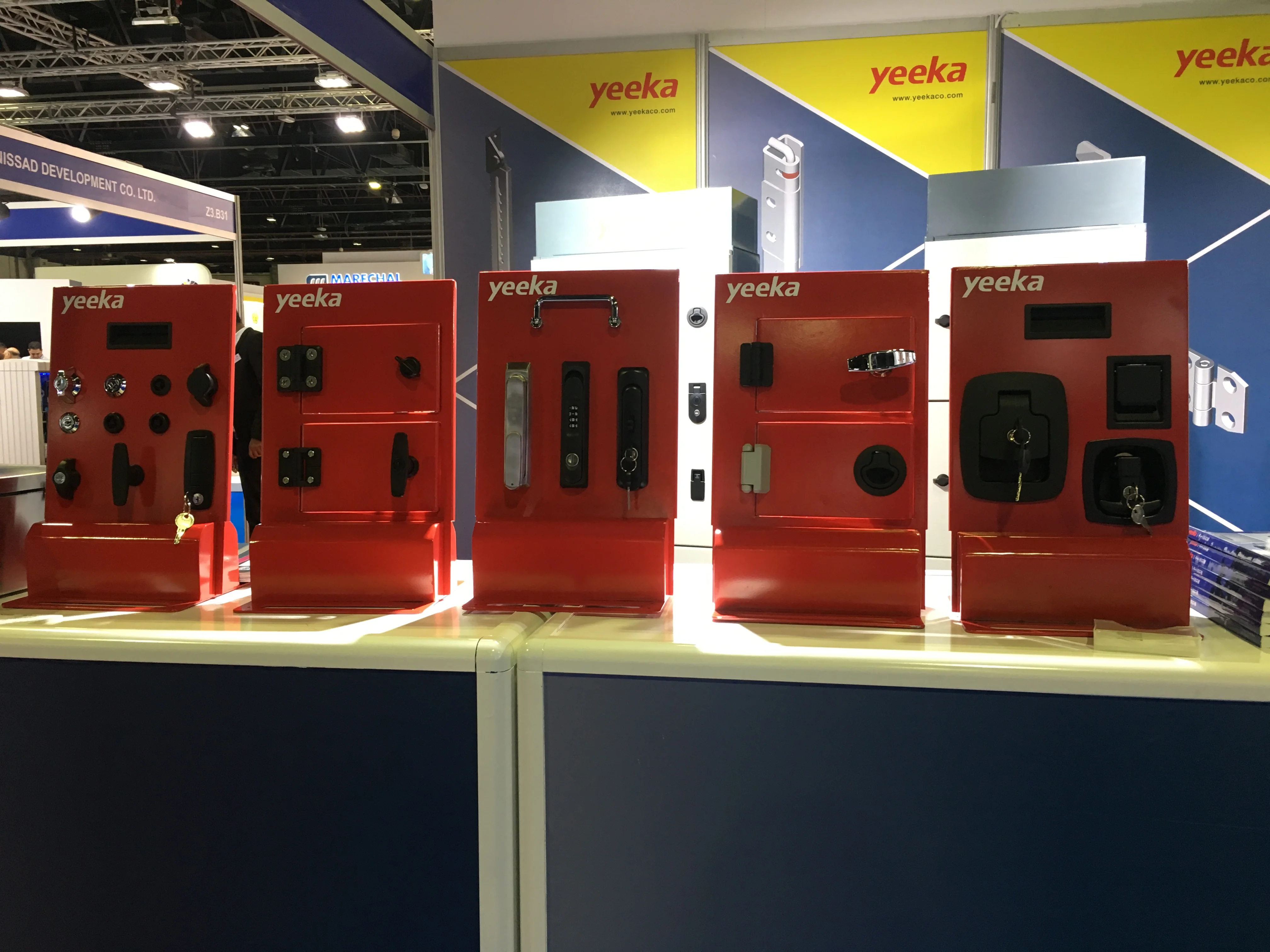 YEEKA hardware PA black bearing steel screw-on asymmetric torque hinges,position hinge