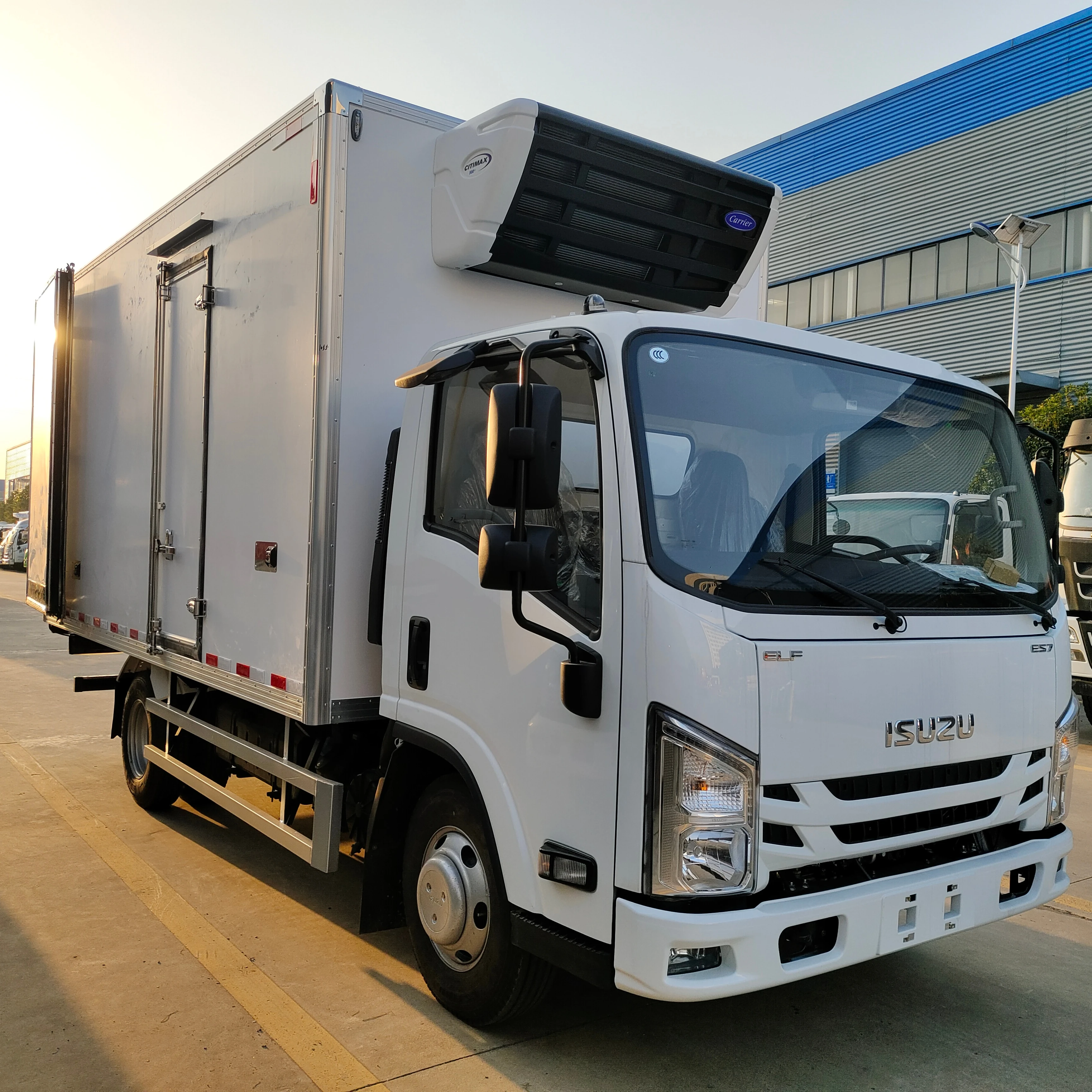 New ISUZU 3/5/10 Tons 4x2 Isuzu Mini Refrigerator Refrigerated Trucks For Sale