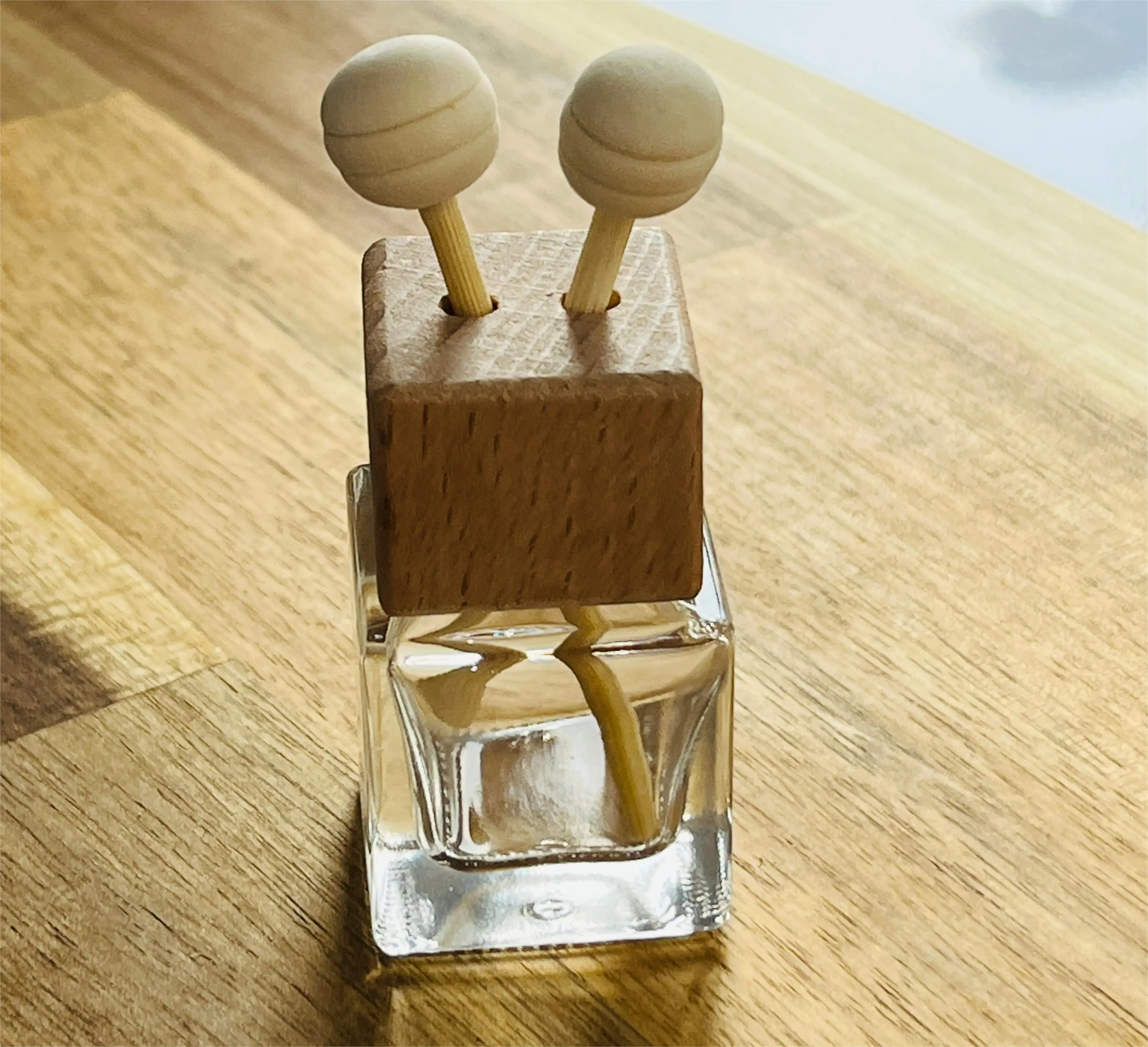 wholesale customizable logo 12ml hanging perfume car diffuser empty car air freshener perfume glass bottle