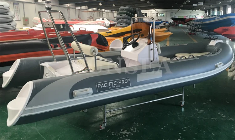 time-limited 16 ft 4.8 m fiberglass / aluminum hull inflatable air tube rowing sport fishing propeller boat