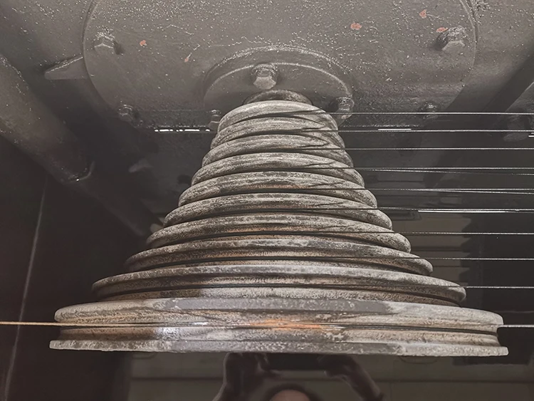 Wire drawing machine with wire flattening