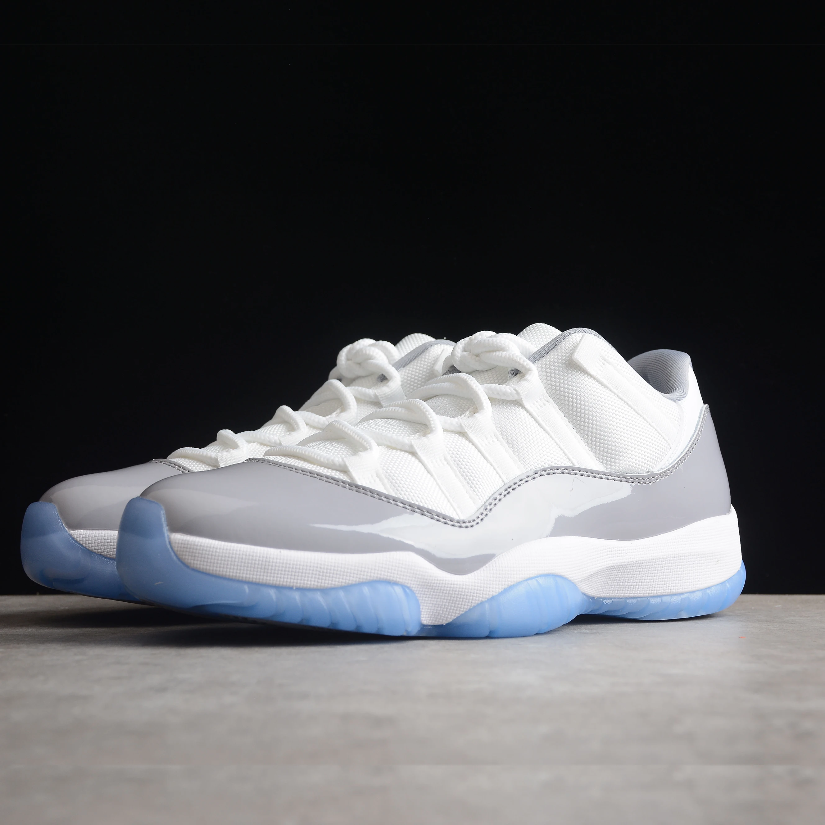 2023 Newest Retro Low Cement Grey Yellow Snakeskin Cherry Basketball Shoes Sneakers Retro Casual Shoes