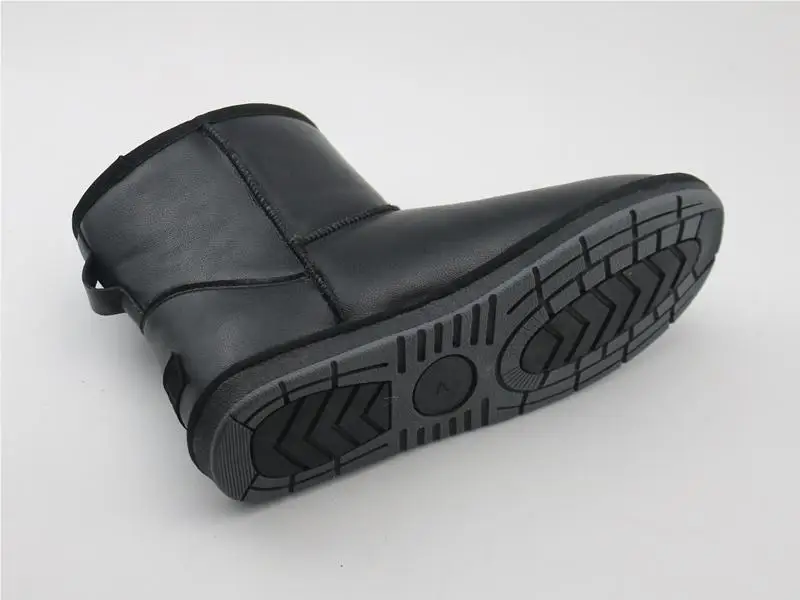 Shiny leather snow boots