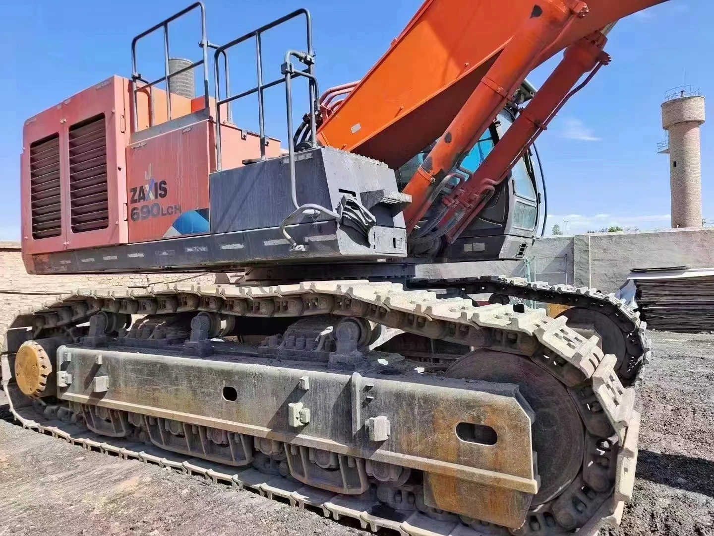 Hitachi ZX690 б/у экскаватор для продажи гидравлический