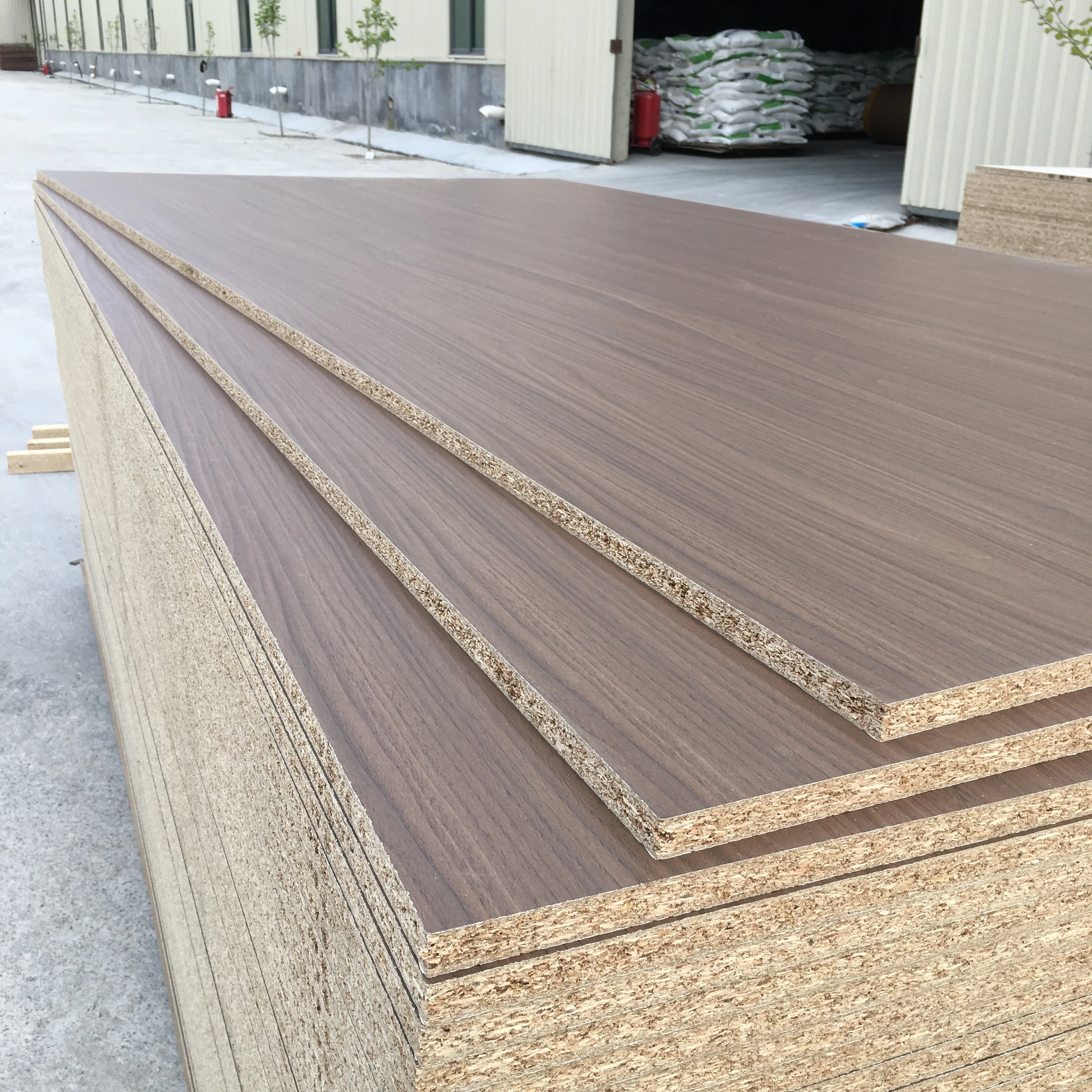 E0 E1 Factory sale Melamine Chipboard/Particle board/Flakeboard Good quality chipboard for home decoration