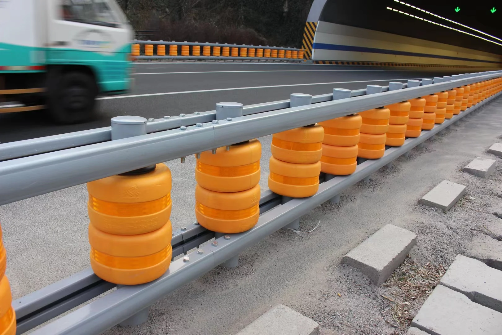 Дорожное дорожное ограждение EVA роликовое