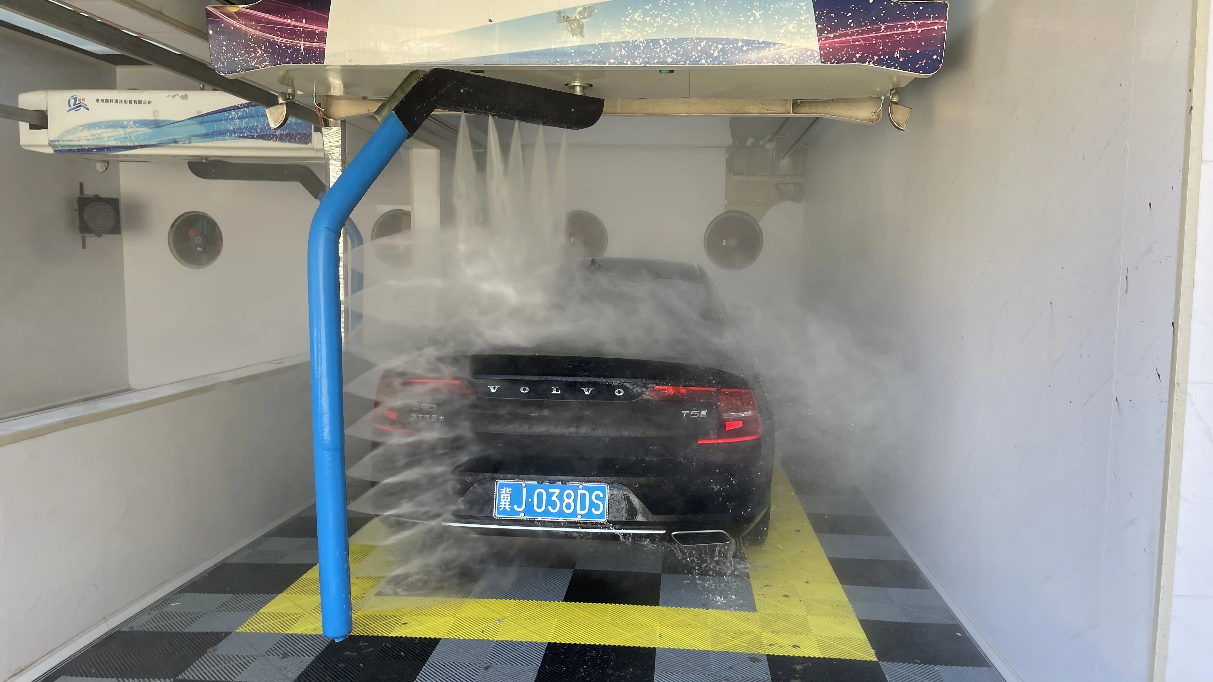 Best quality automatic car washing machines price for sale/ touchless car wash machine system for luxury car