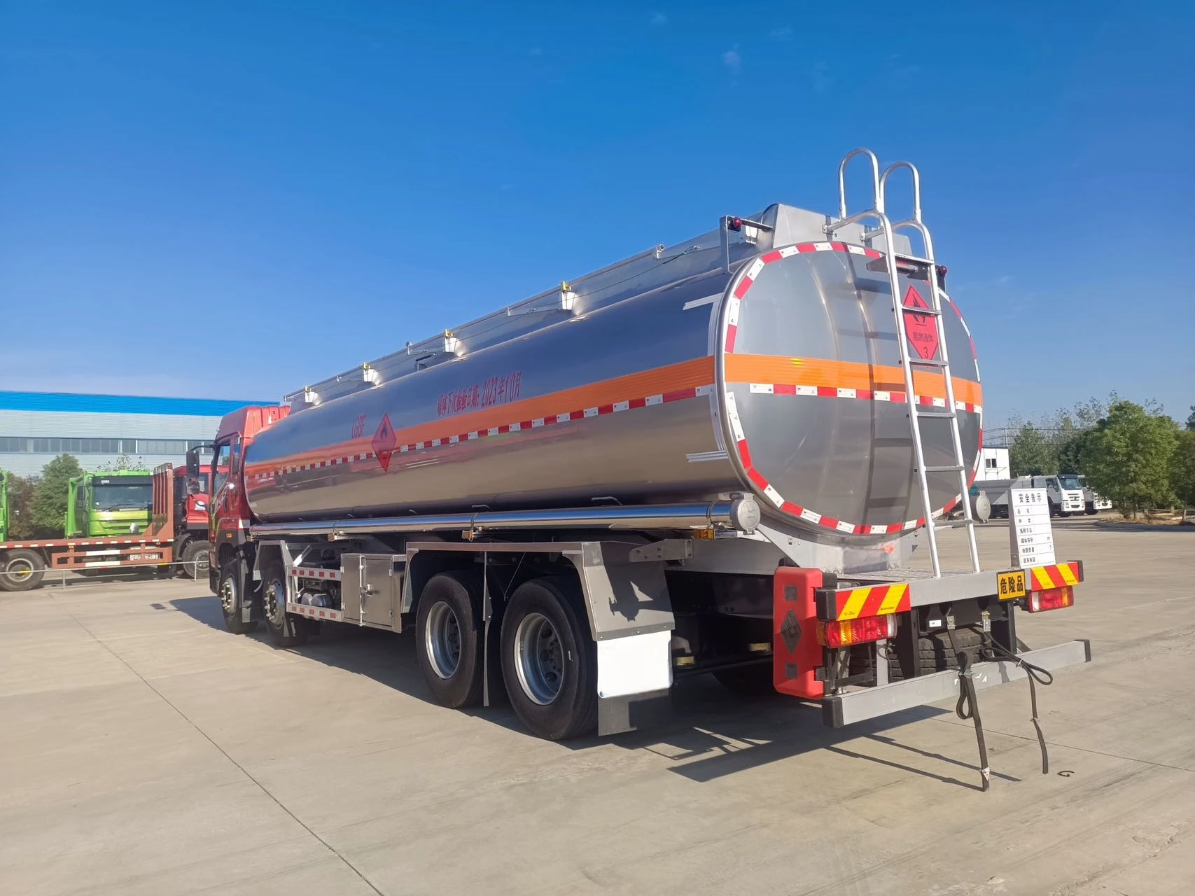SHANMCN 8x4 сверхмощный нефтяной автоцистерна: 31 кубический метр Ручной трансмиссия для хранения воды и химикатов