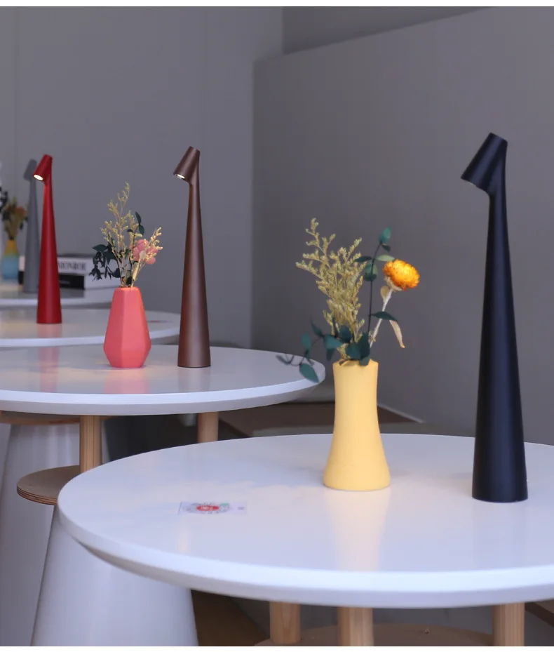 New Fashion Modern European Design Dimmable Lighted Side Industrial American Retro Table Lamp Made In China