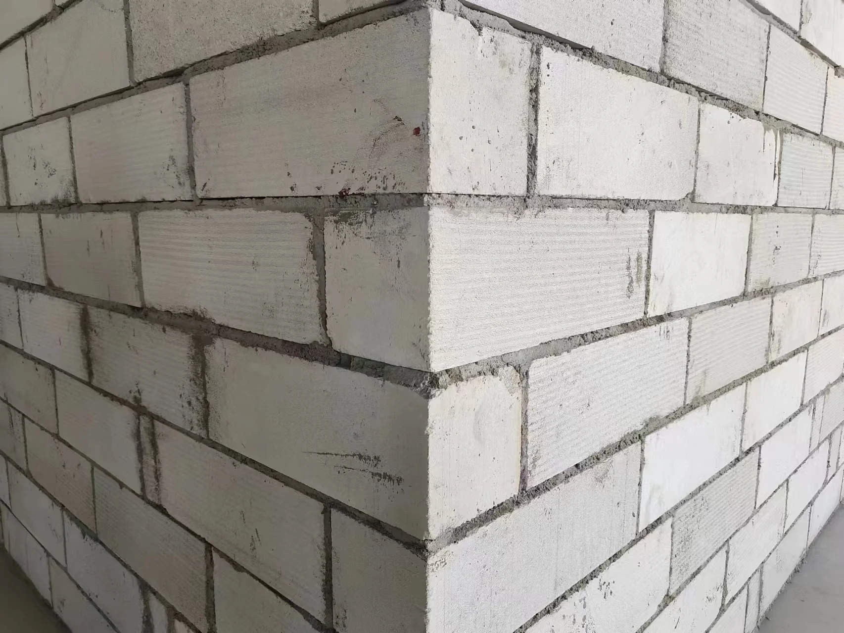 Solid Porosity Autoclaved Aerated Concrete (AAC) Building Blocks for Construction Industry