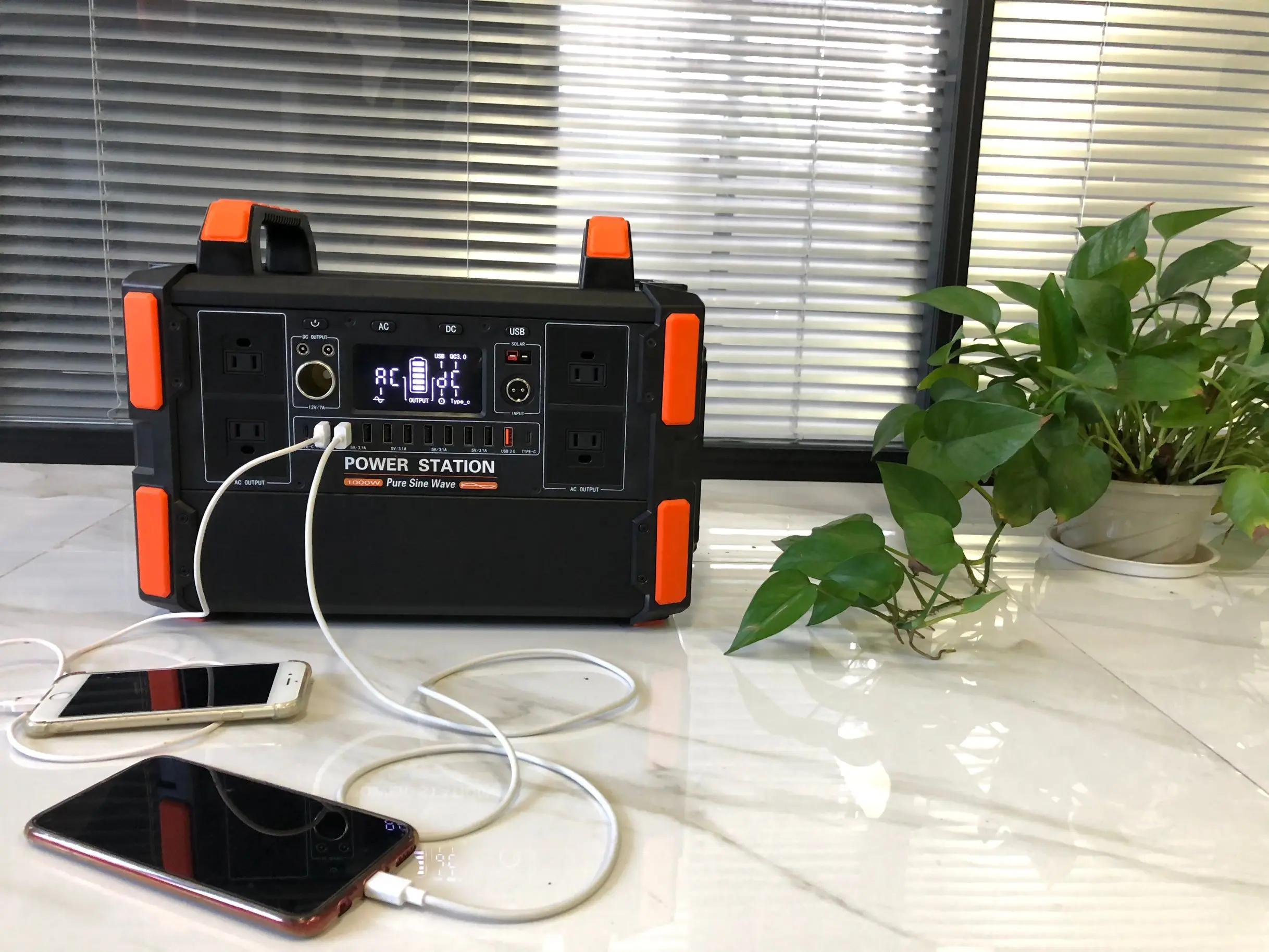 Sunpow High Power 1000W Power LiFePO4 Battery Electricity Solar Energy Inverter Outdoor Power Station