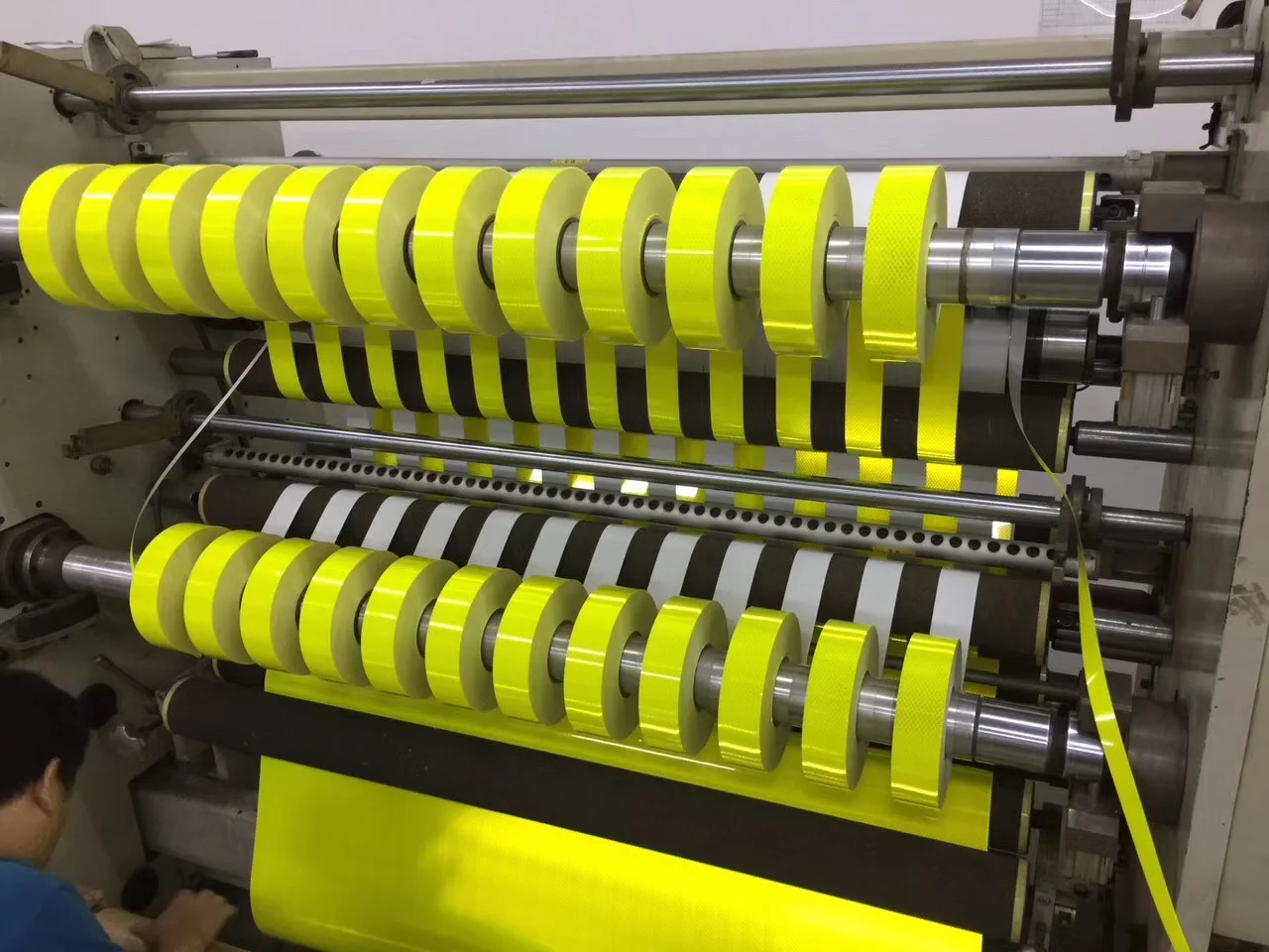 fluo yellow green.jpg