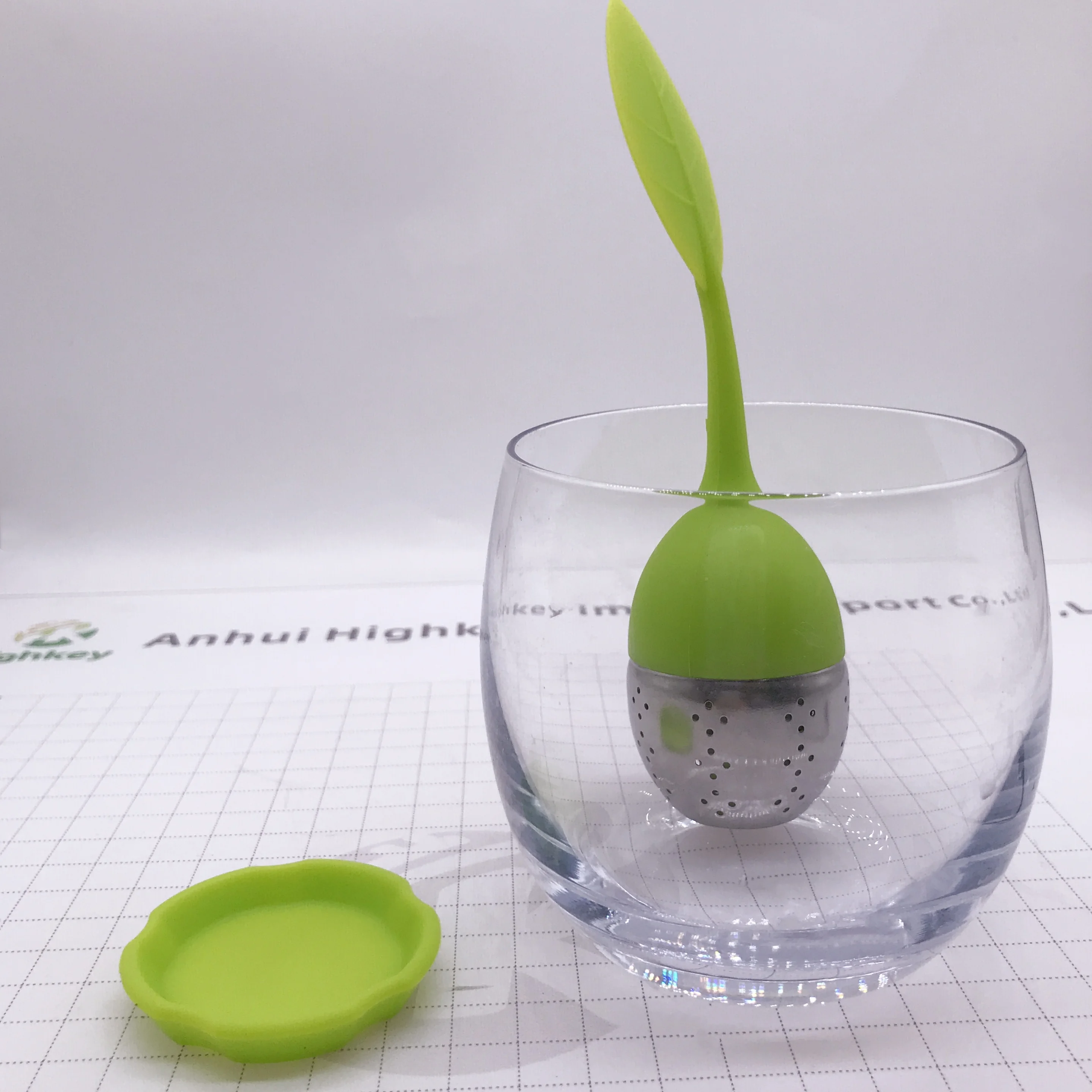 TEA08 Leaf Tea Infuser Stainless Steel Fine Mesh Tea Filter With BPA-Free Silicone Leaf Handle and Drip Tray