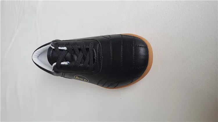 sports shoes sneakers