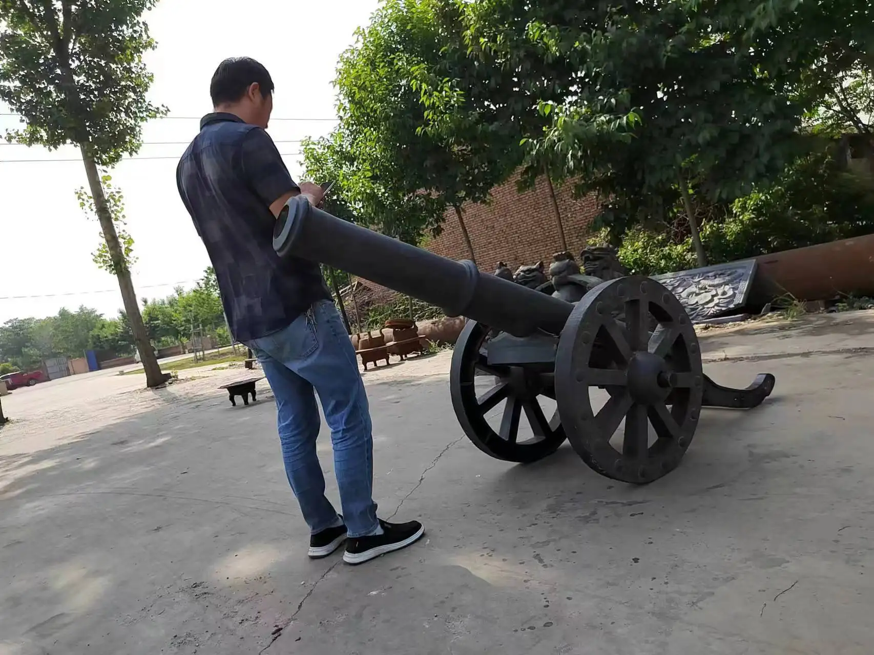 Большая наружная металлическая железная литая мемориальная пушка скульптура для продажи