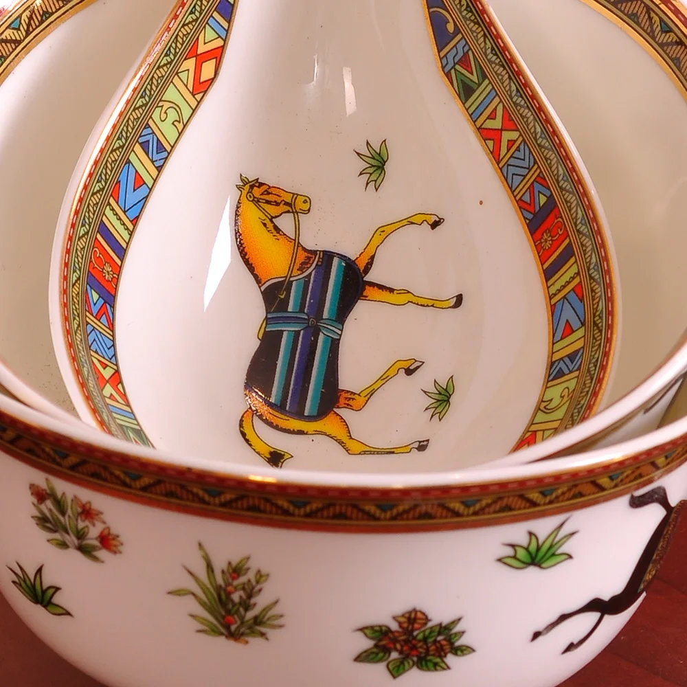 
61pcs New Design Dinnerware Sets Luxury Tea Cup And Saucer Hand Printing Bone China Dinner Set 