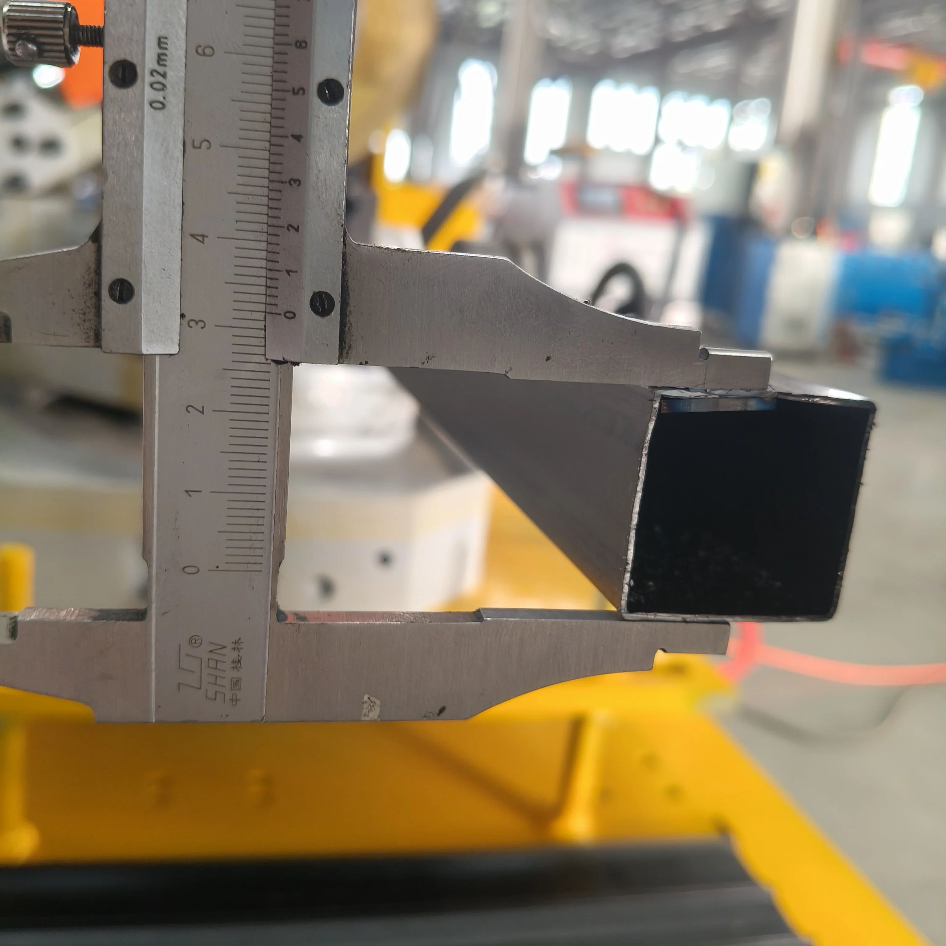 China pipe machine full automatic metal tube cutting machine