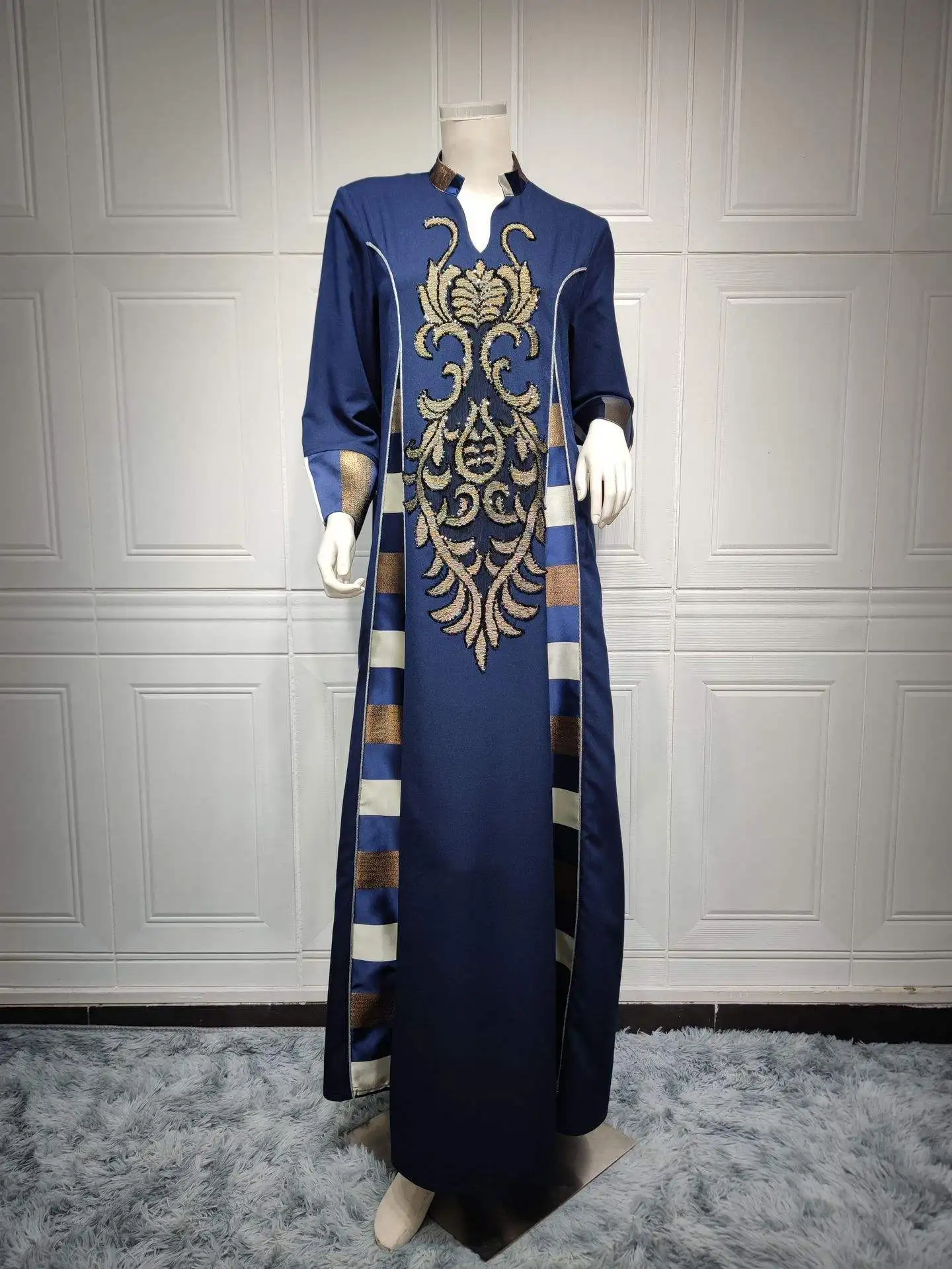 Factory Wholesale Customized New Arrival Fashion Embroidered Beading  Abaya Women Muslim Dress