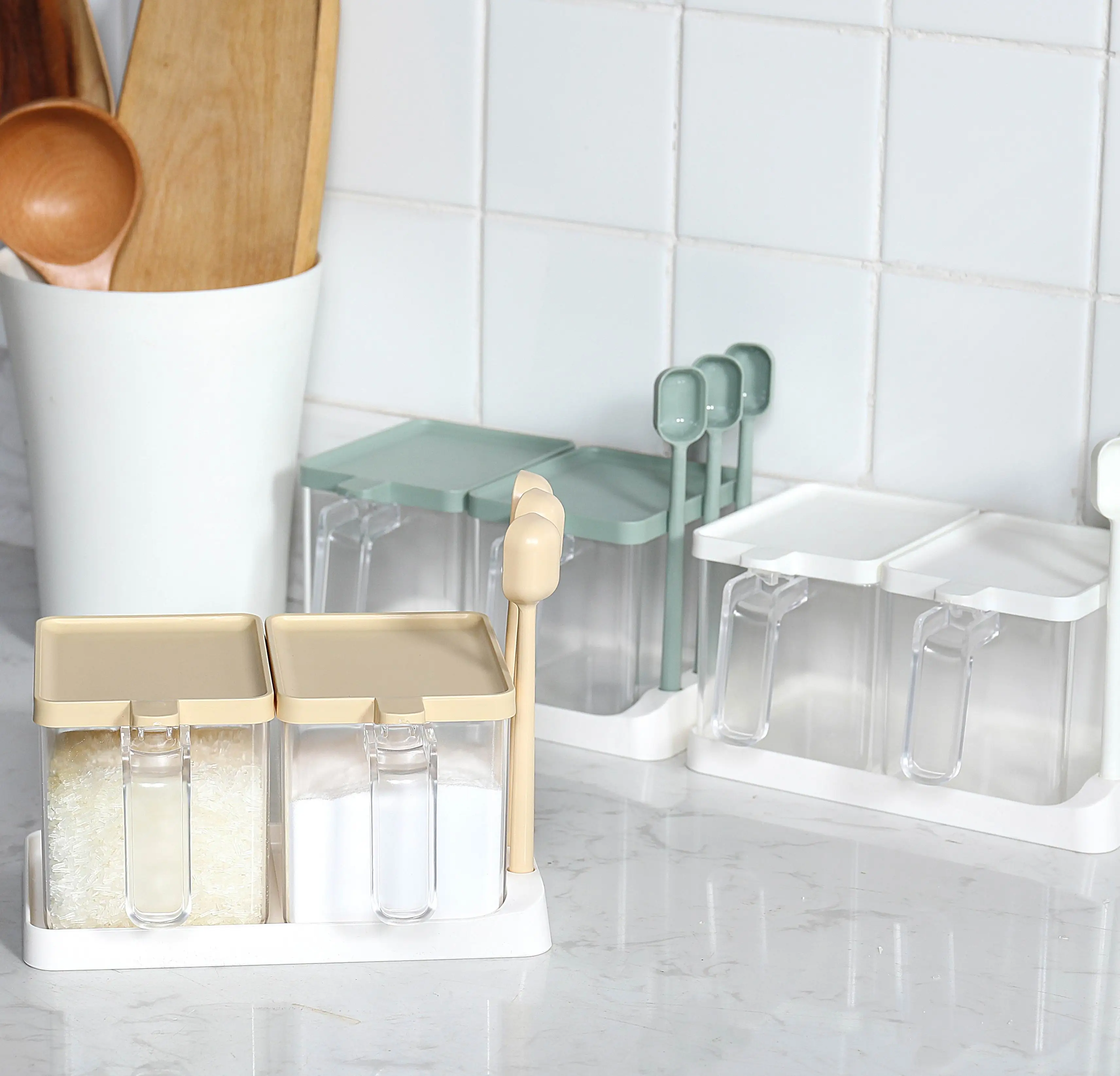 Newly Plastic Storage Organizer Salt And Pepper Spice jar Kitchen plastic seasonings box with 3 dividers holder and spoon