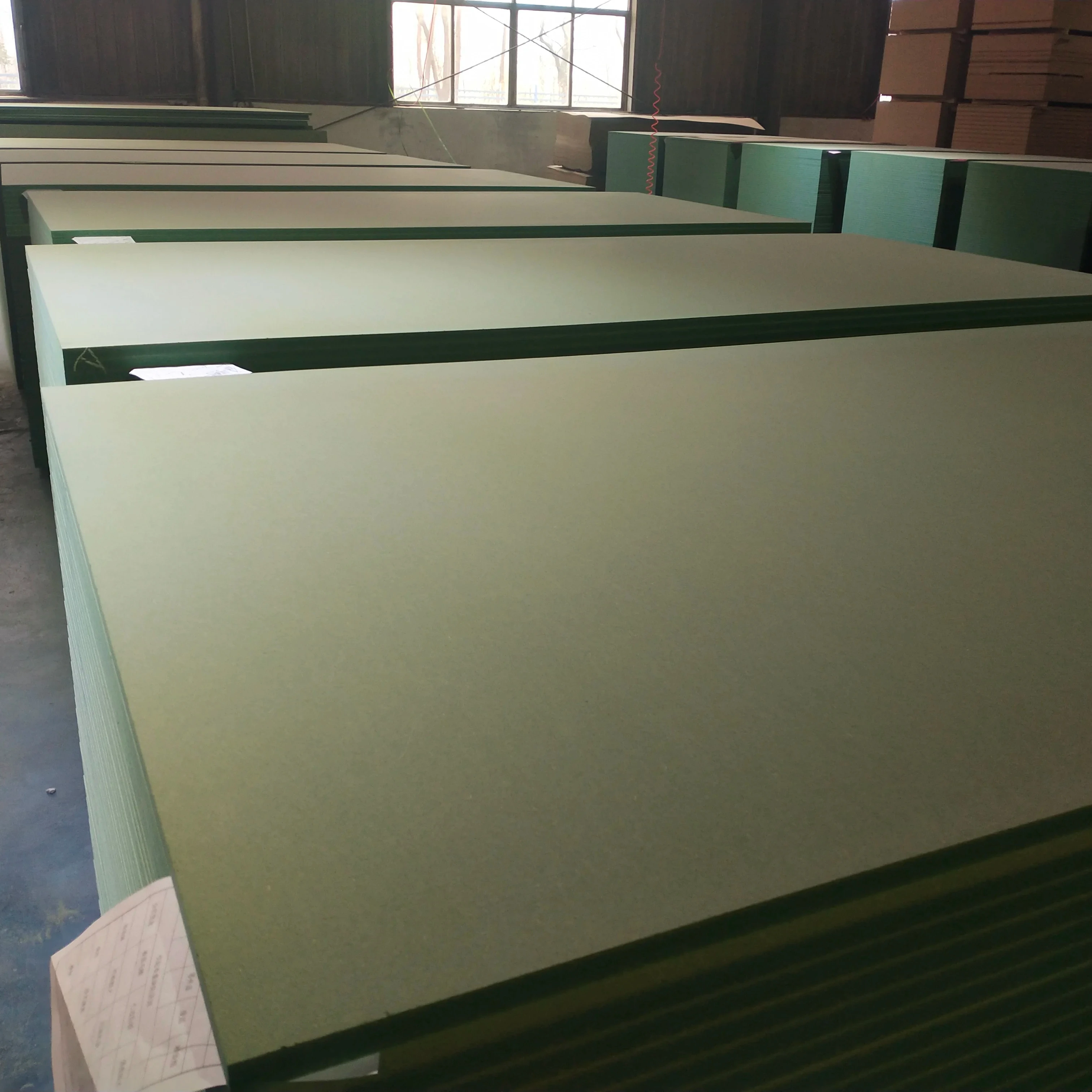 15mm 18mm Moisture Resistant Waterproof Green HMR MDF Board for furniture