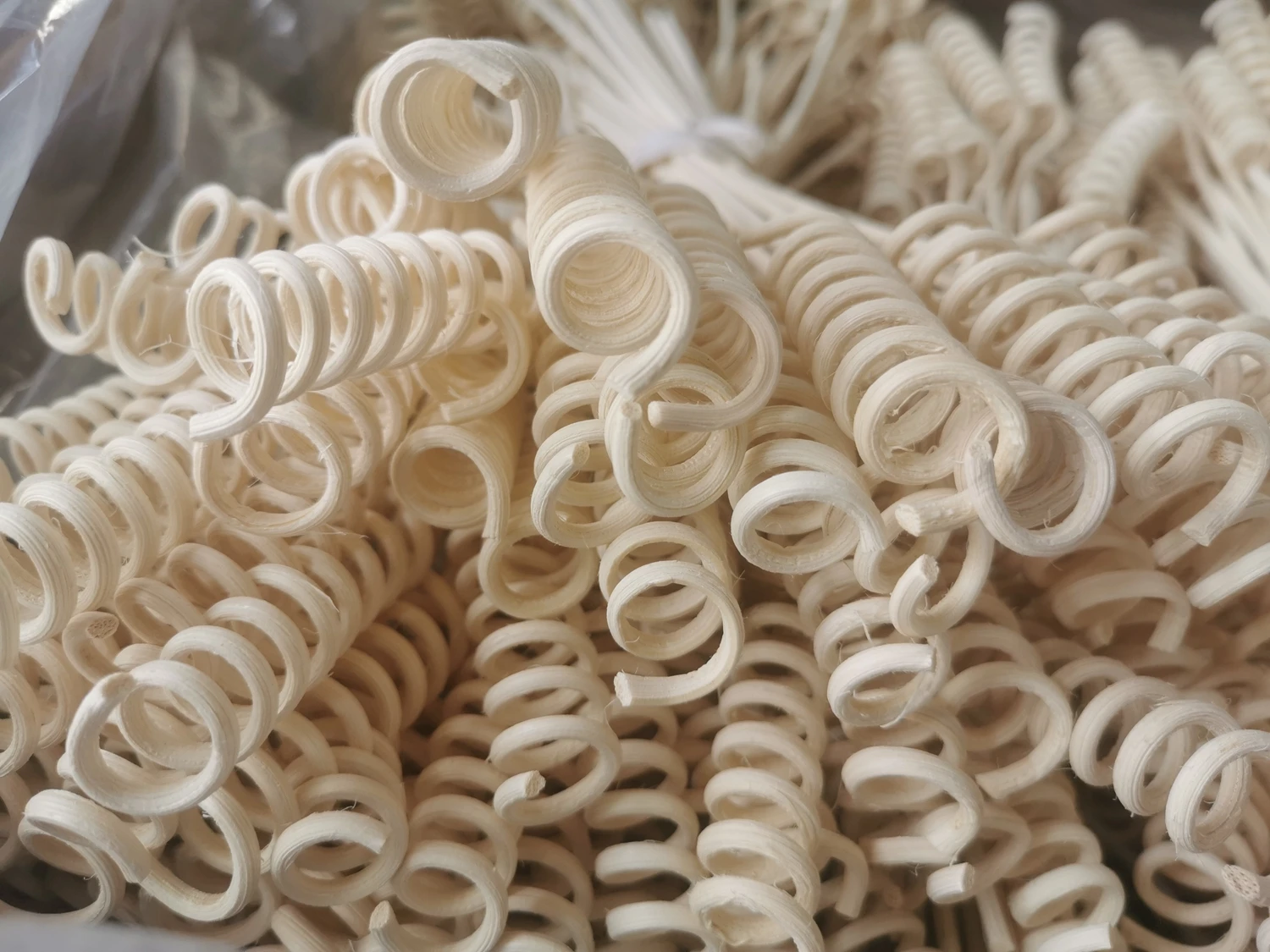 Hot selling factory wholesale  eco friendly Curly Shaped Rattan Reed Diffuser Stick for Natural Decoration