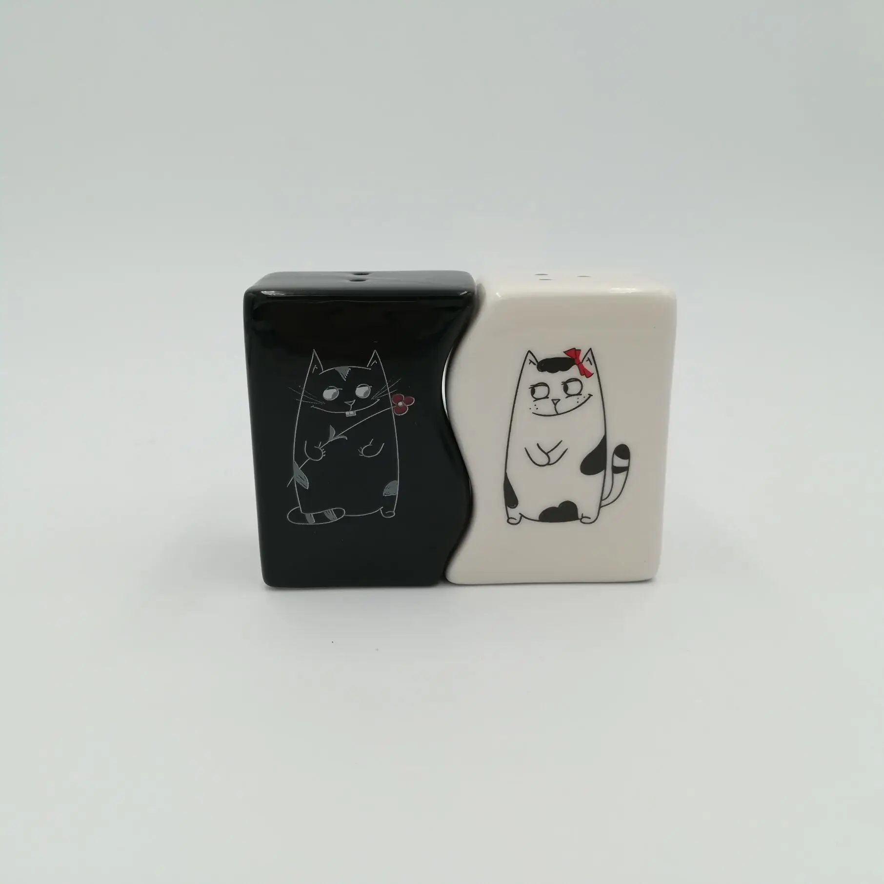 wholesale 2 in 1set top quality kitchen accessories cute cats ceramic salt and pepper bottle jar set