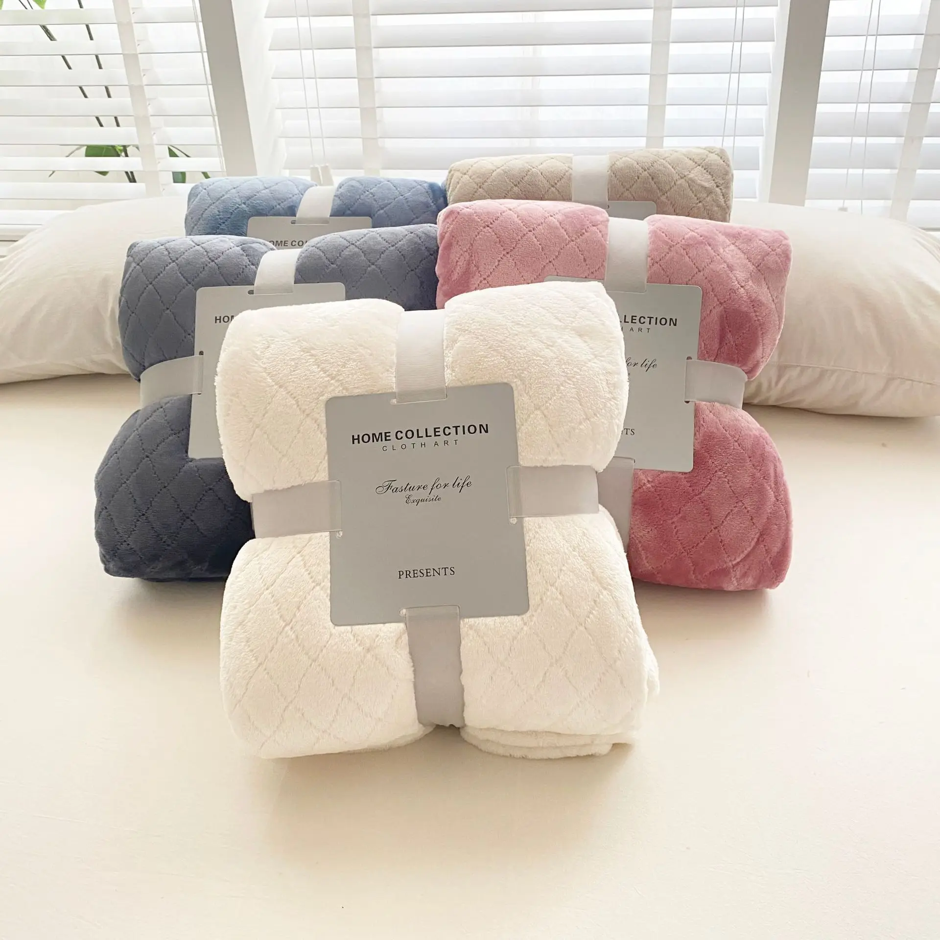 Super Soft Warm Blankets for Fall and Winter Fleece Black Throw Blankets Plush Cozy Fuzzy Blanket