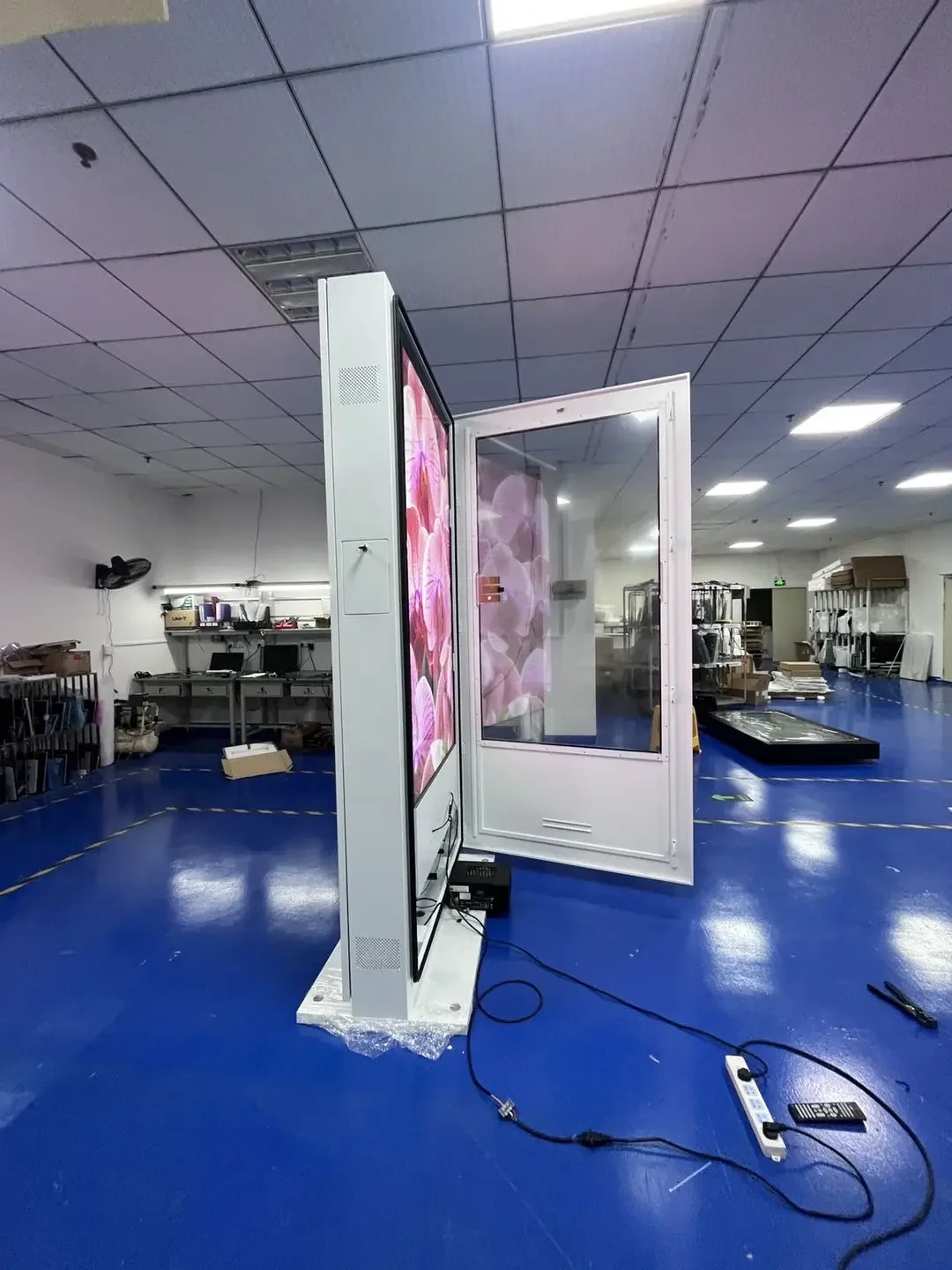 Double Sides 75 Inch 3500Nits Outside Waterproof LCD Advertising Display Player Digital Signage Outdoor Totem Floor Stand  Kiosk