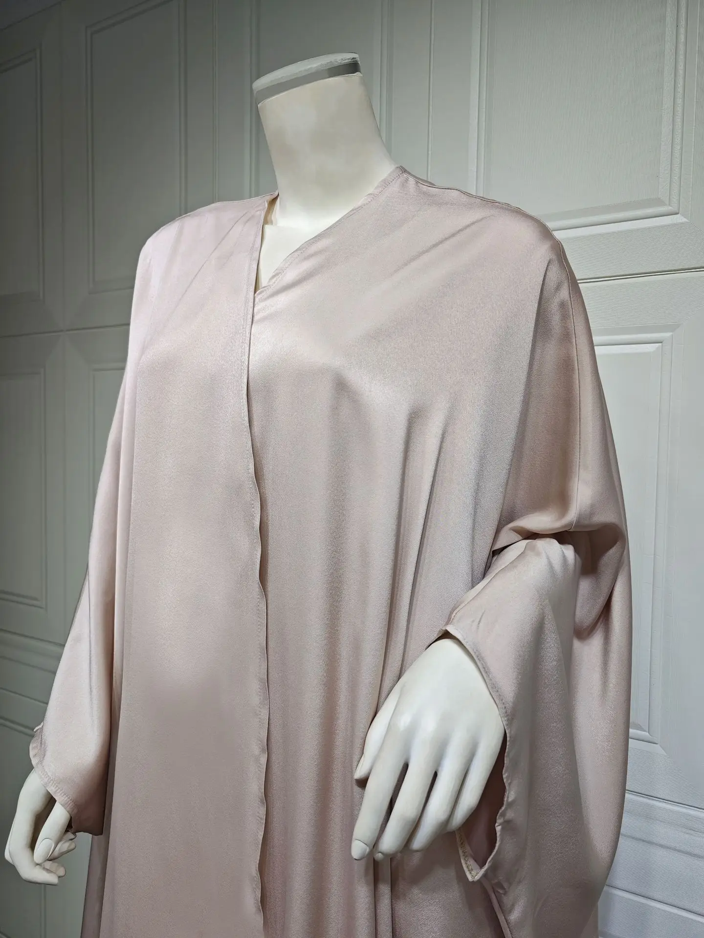 Wholesale Dubai Abaya 2024 Turkish EID Modest Islamic Clothing Elegant Bat Sleeves Satin Open Abaya Women Muslim Dress Kaftan maxi dress ladies muslim