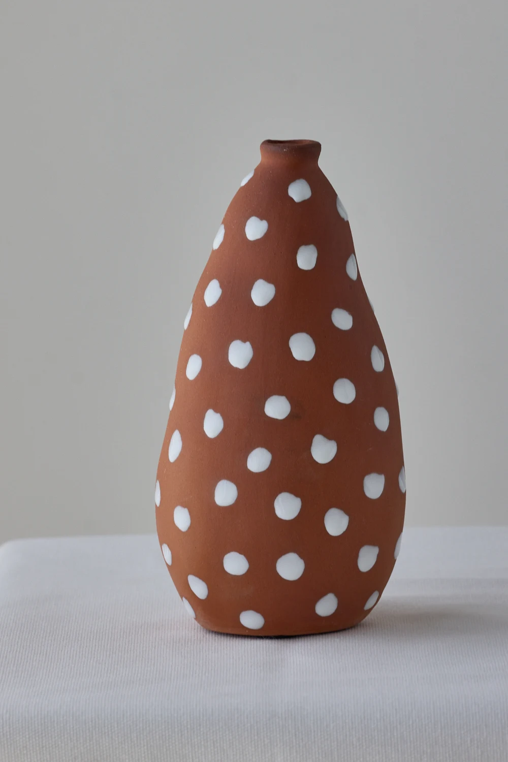 European Rustic Vintage Red Ceramic Vase Polka Dot Pattern Vintage Home Interior Decoration Clay Making